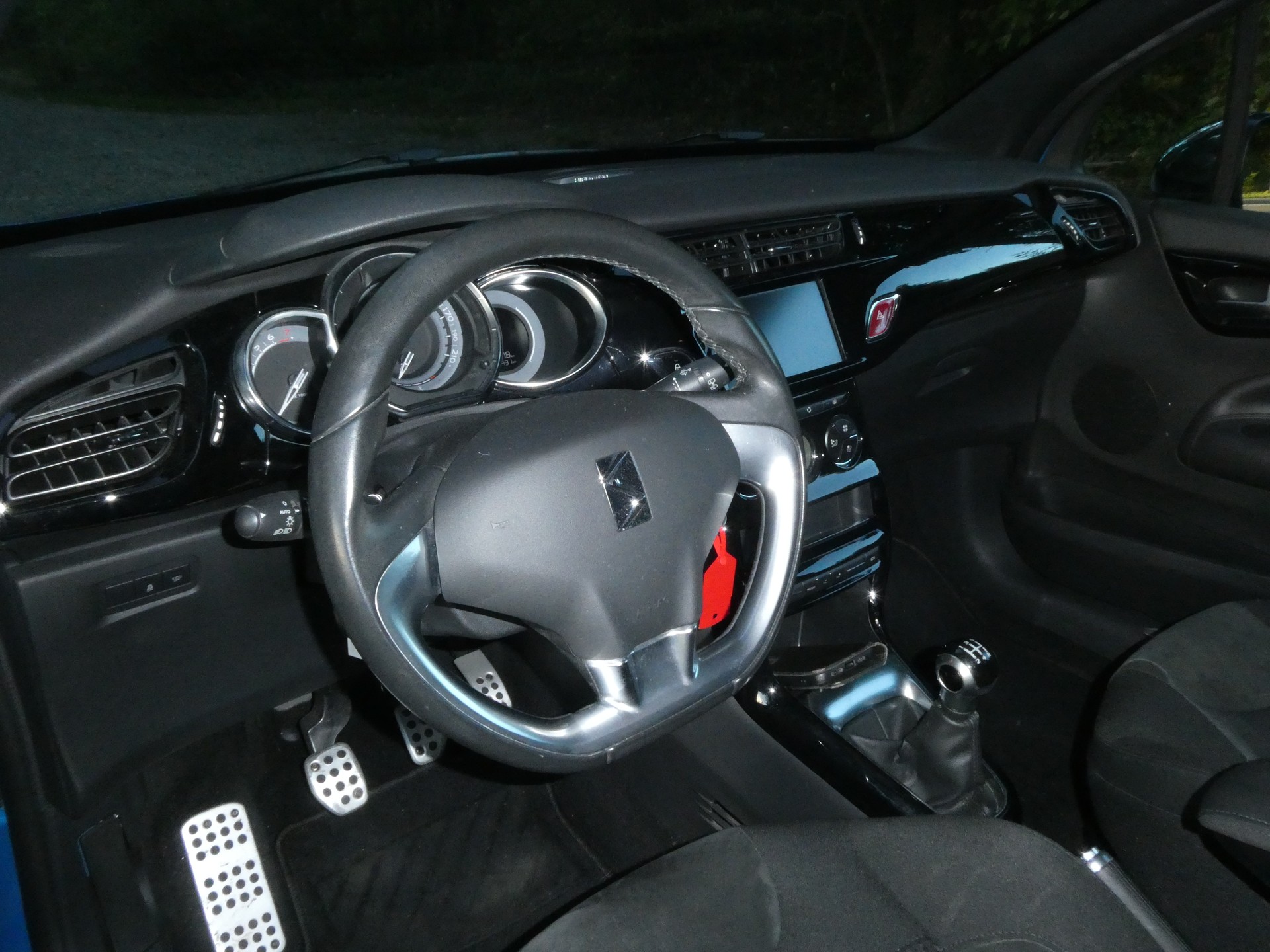 DS AUTOMOBILES DS3 1.2 PureTech SO Irresistible-image-11