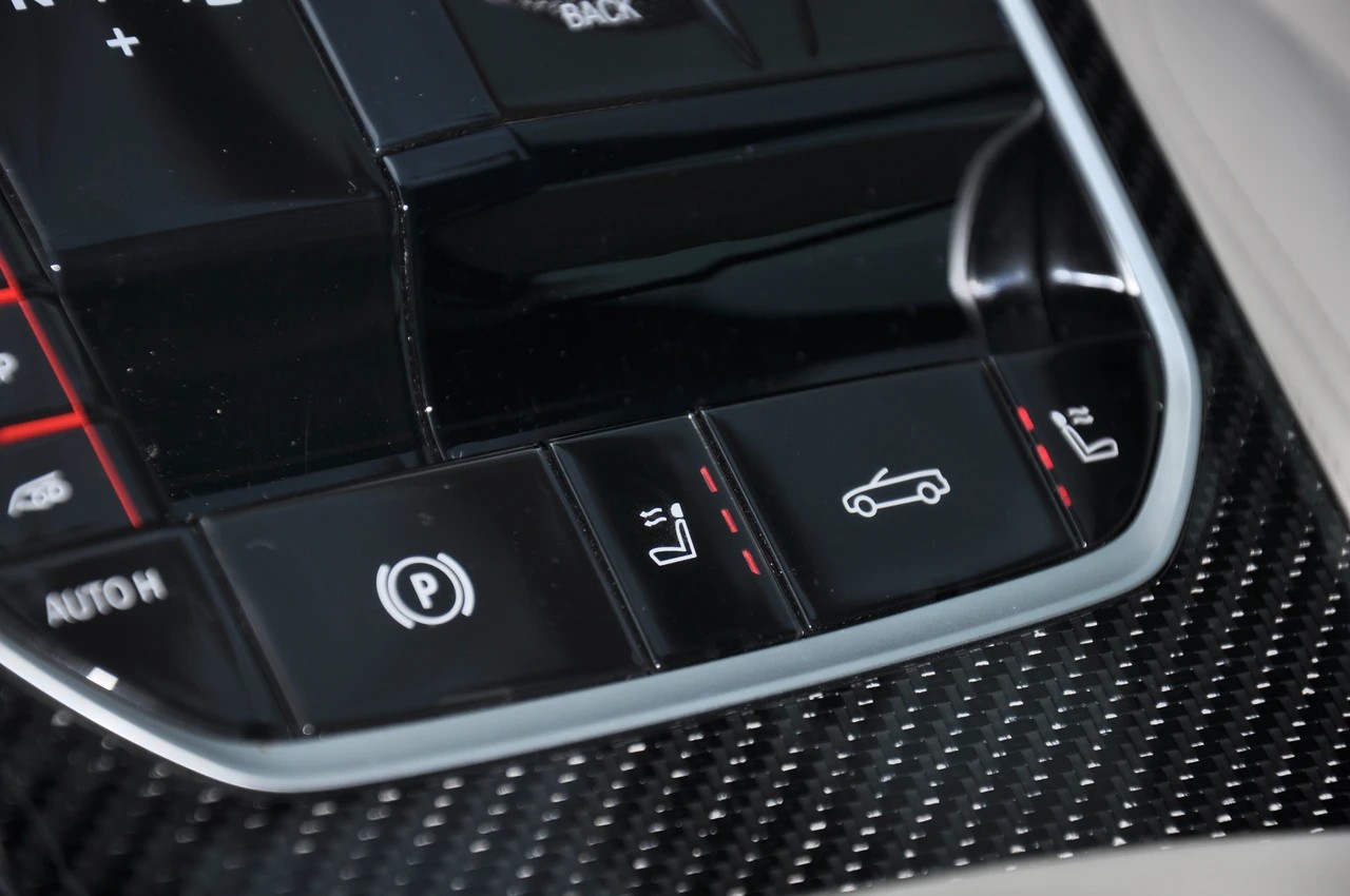BMW M4 Cabrio Competition M xDrive-image-25