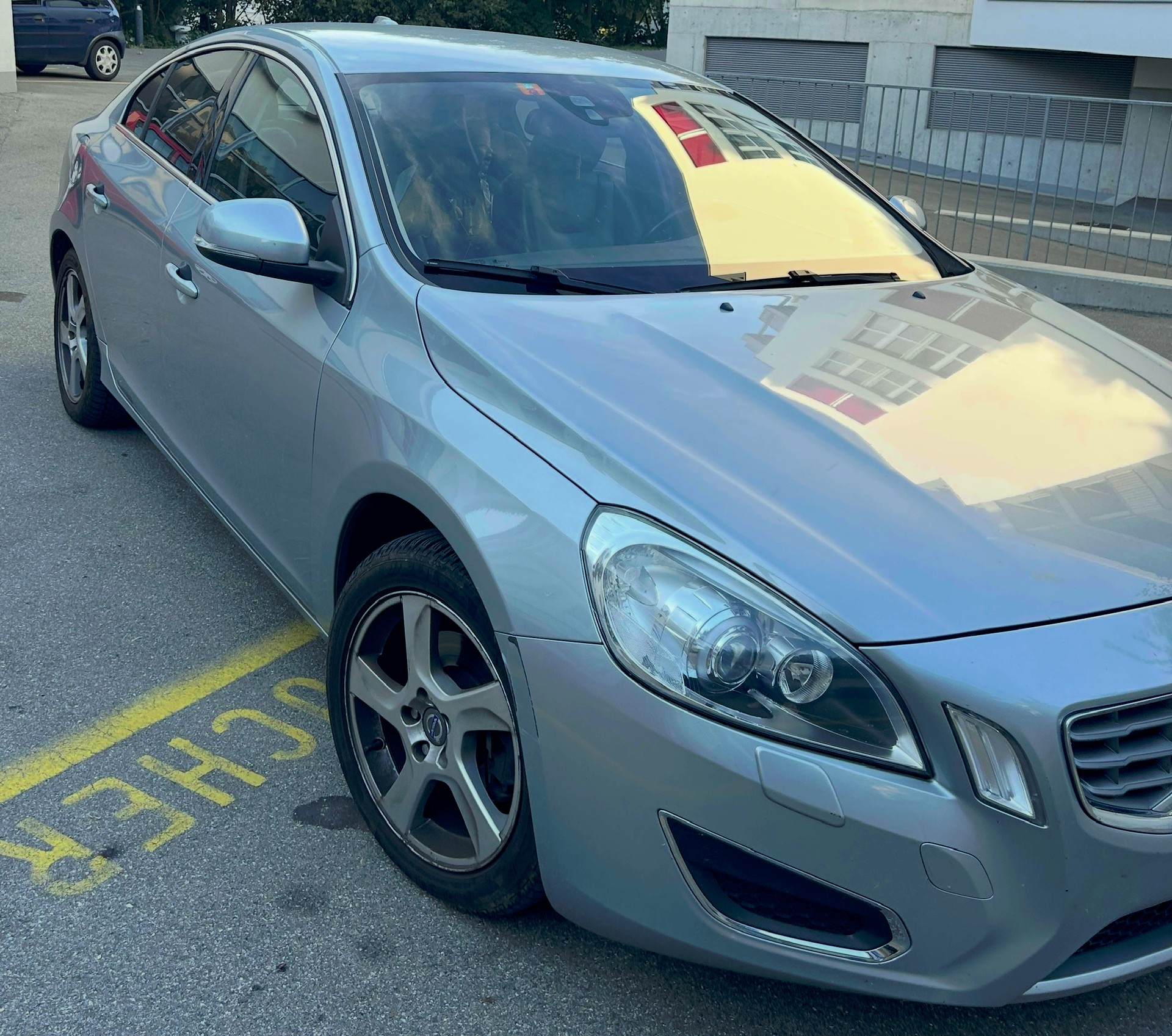 VOLVO 2.0 D3 Kinetic-image-2