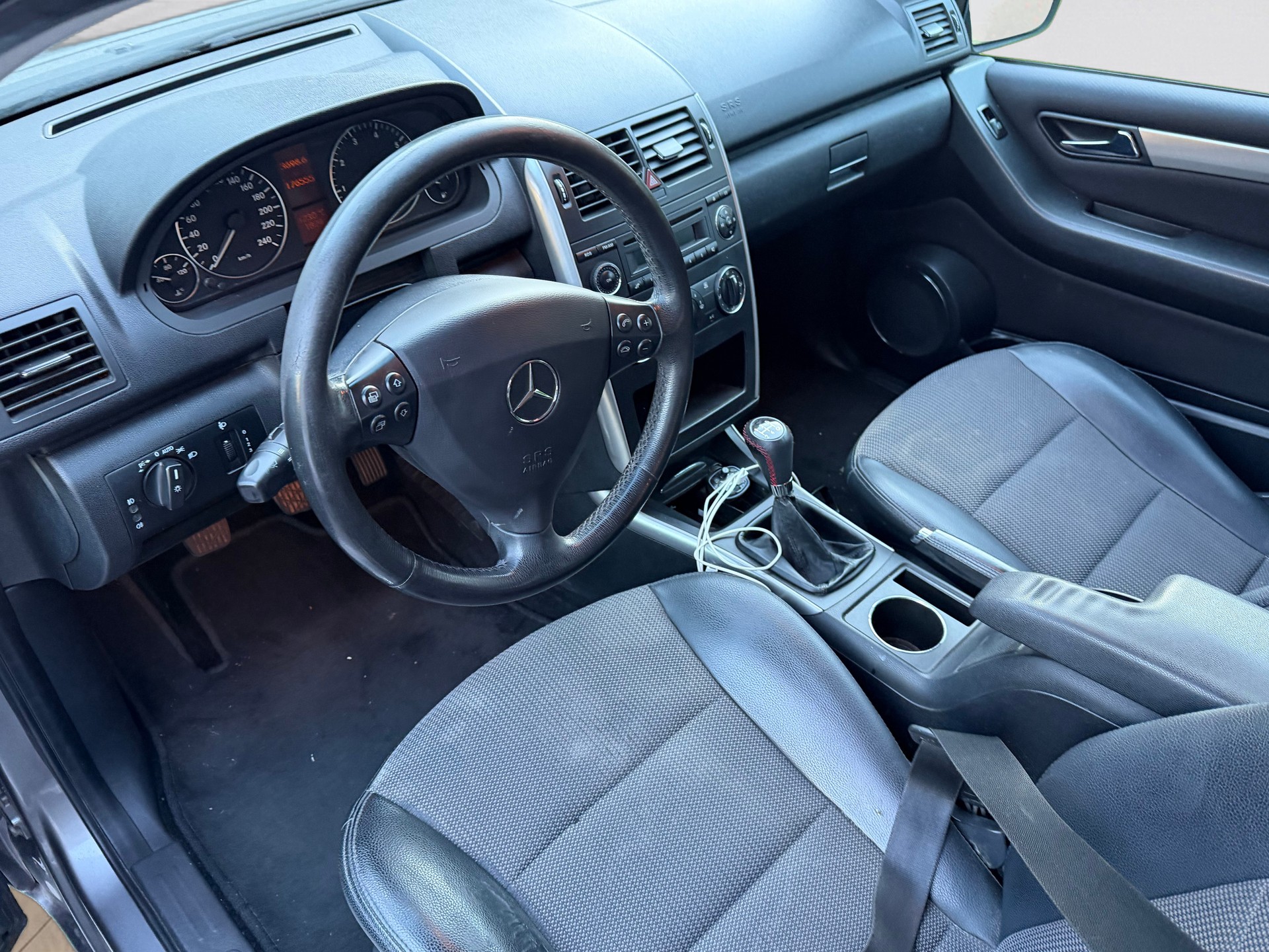 MERCEDES-BENZ A 150 Classic-image-13