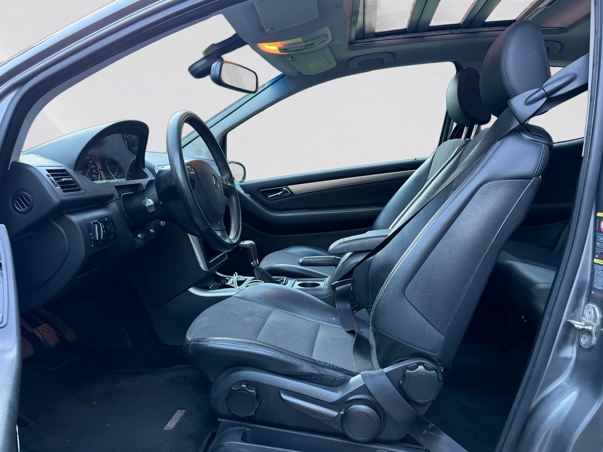 MERCEDES-BENZ A 150 Classic-image-11
