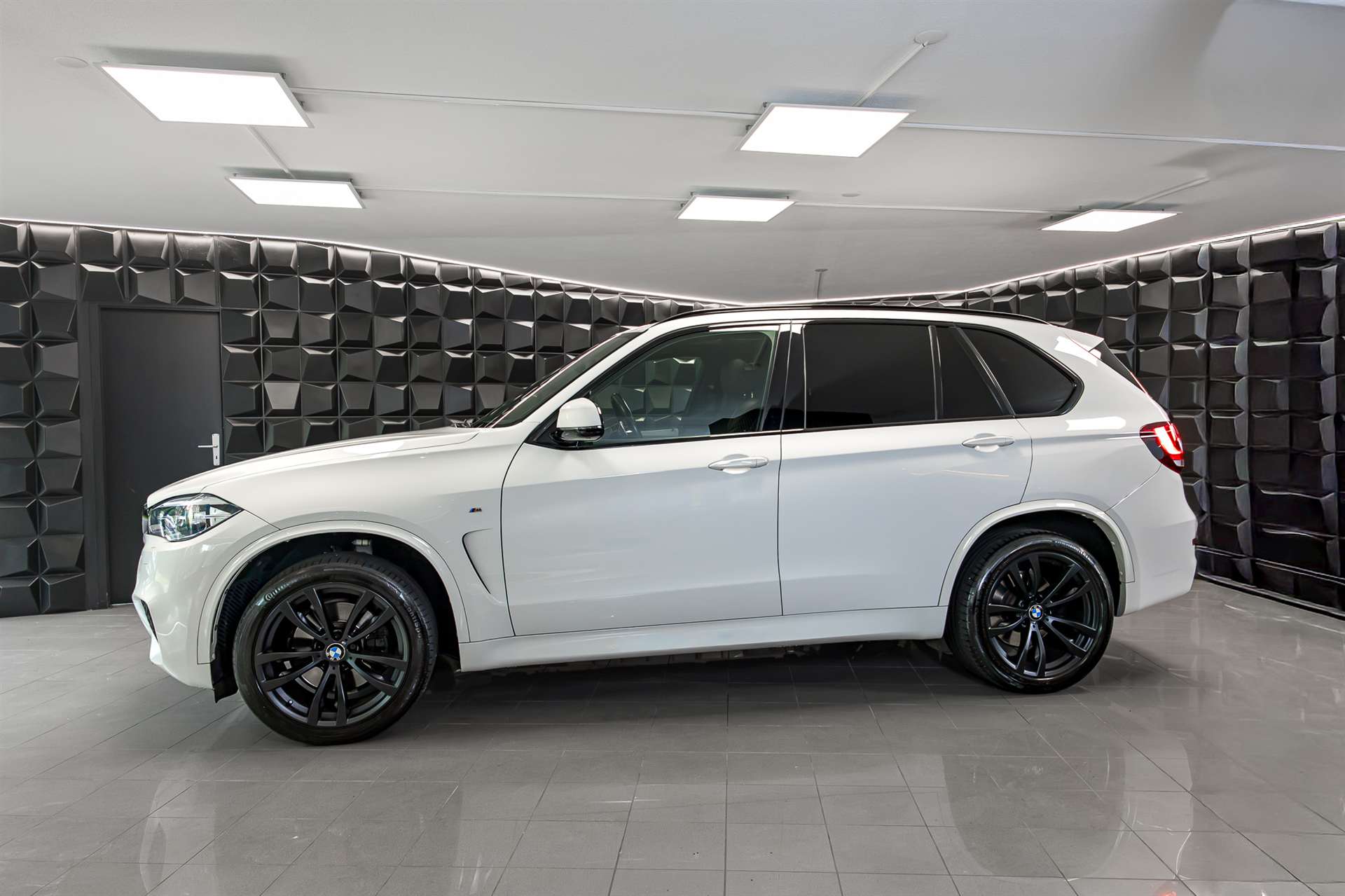BMW X5 xDrive 40d Steptronic-showroom-element-1