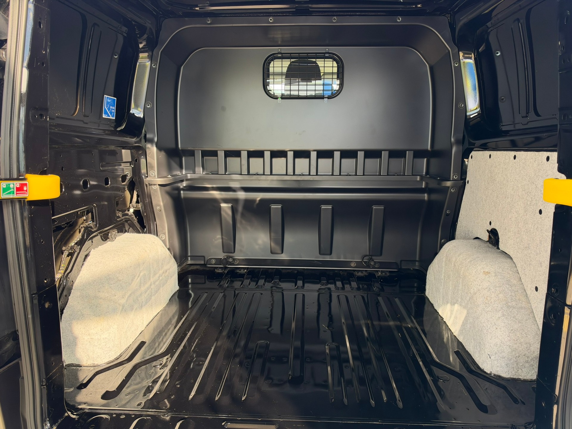 FORD Transit Custom Van 320 L1H1 DK Trail-image-9