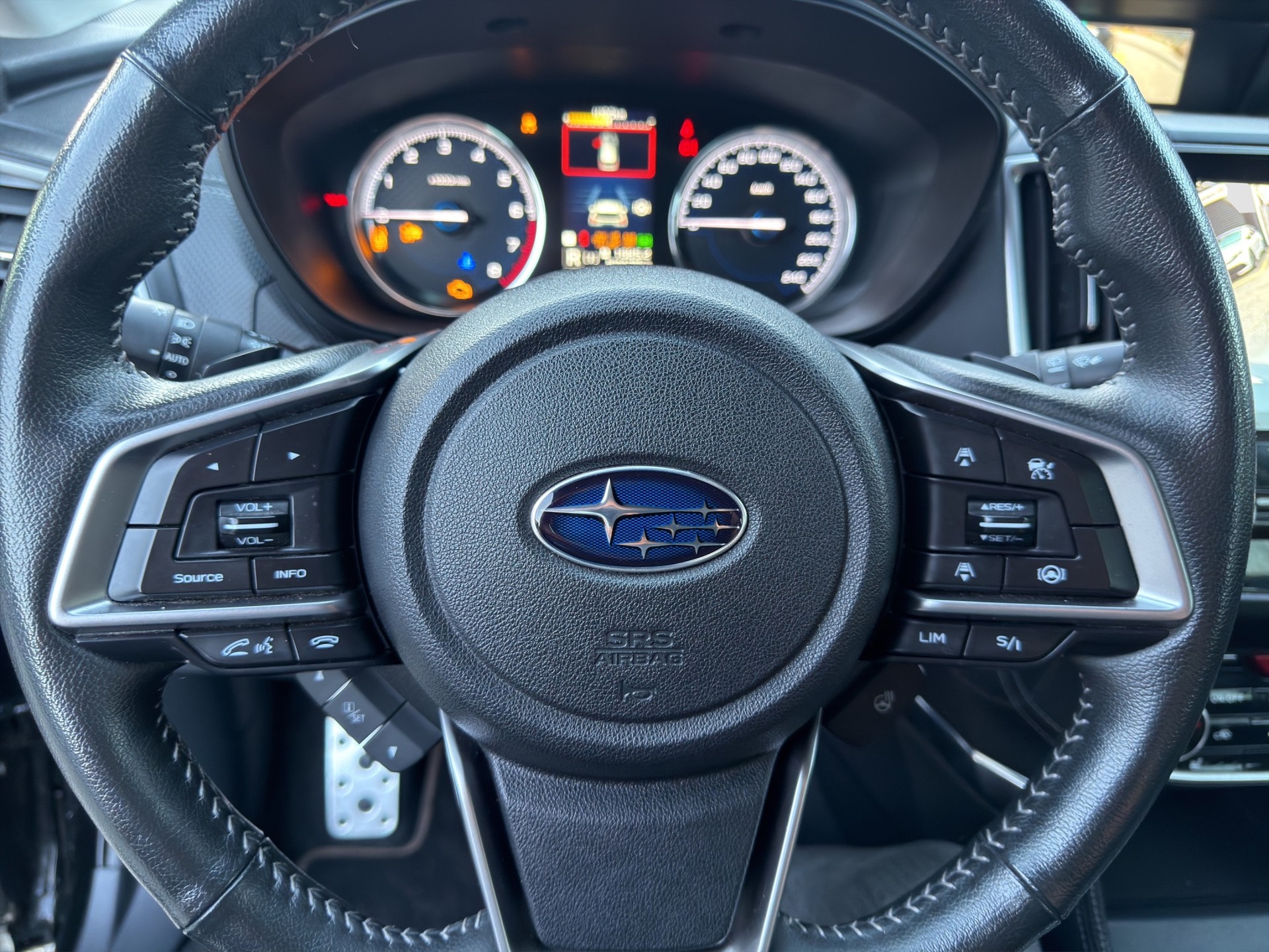 SUBARU Forester 2.0i e-Boxer Luxury Lineartronic-image-9