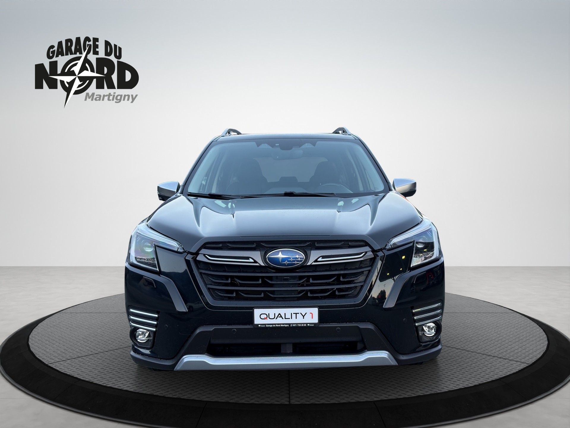 SUBARU Forester 2.0i e-Boxer Luxury Lineartronic-image-1