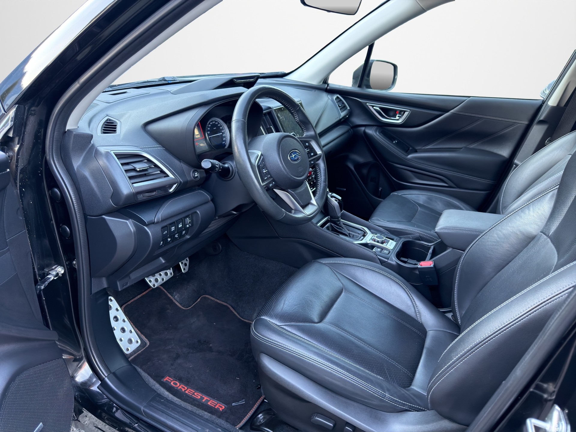 SUBARU Forester 2.0i e-Boxer Luxury Lineartronic-image-8