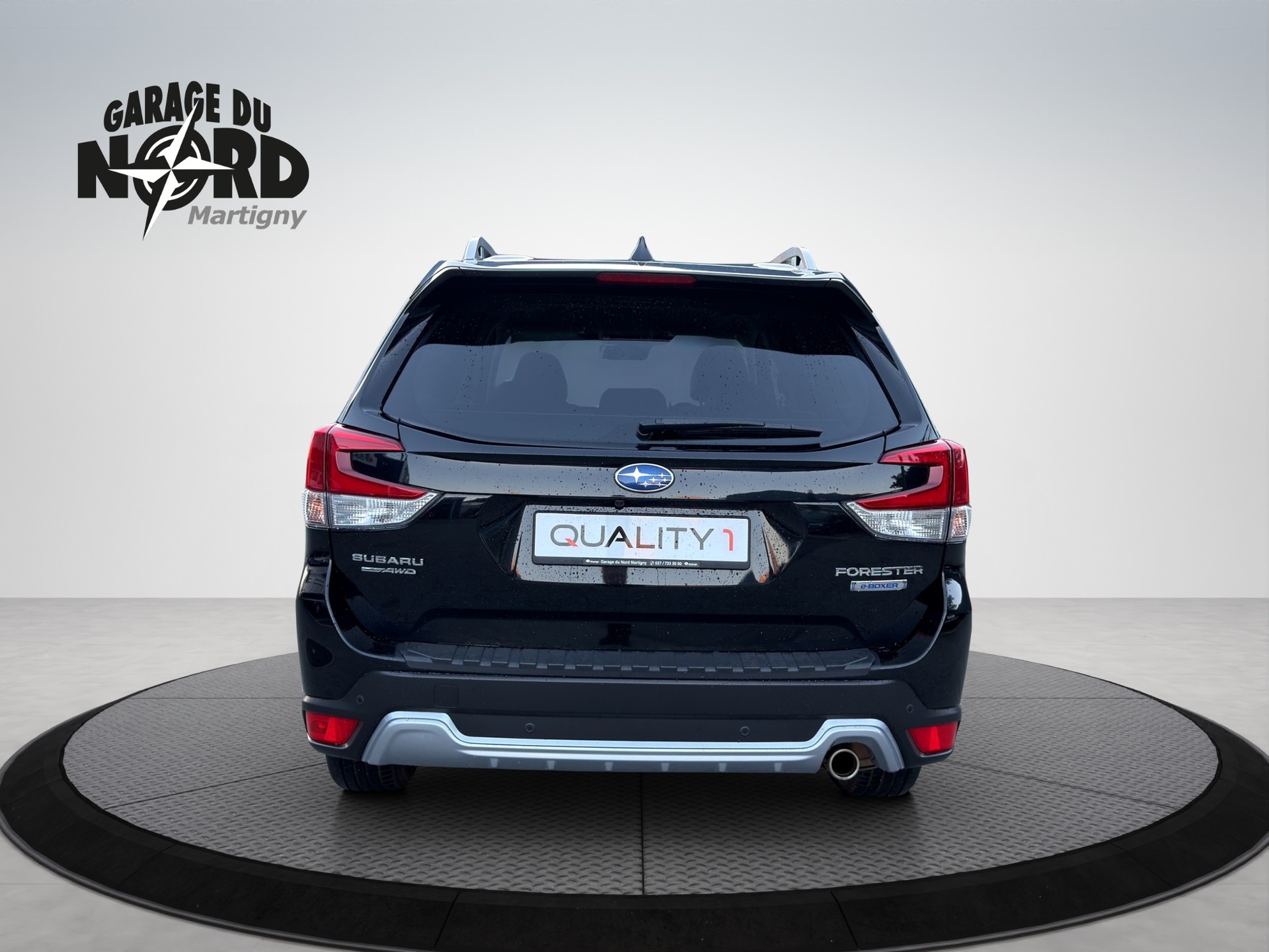 SUBARU Forester 2.0i e-Boxer Luxury Lineartronic-image-4