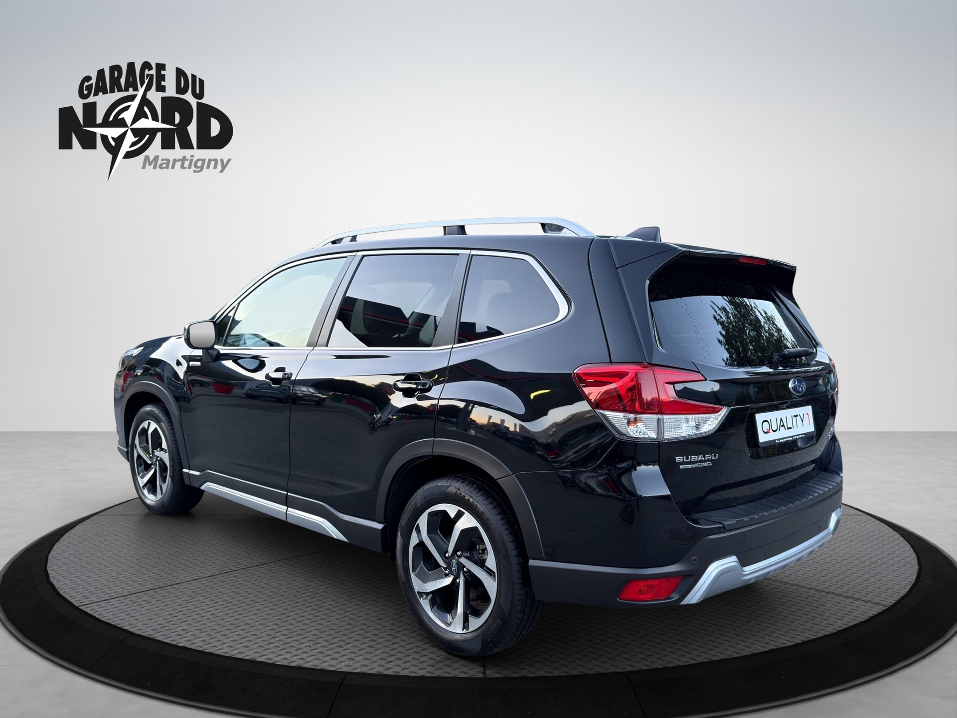 SUBARU Forester 2.0i e-Boxer Luxury Lineartronic-image-3