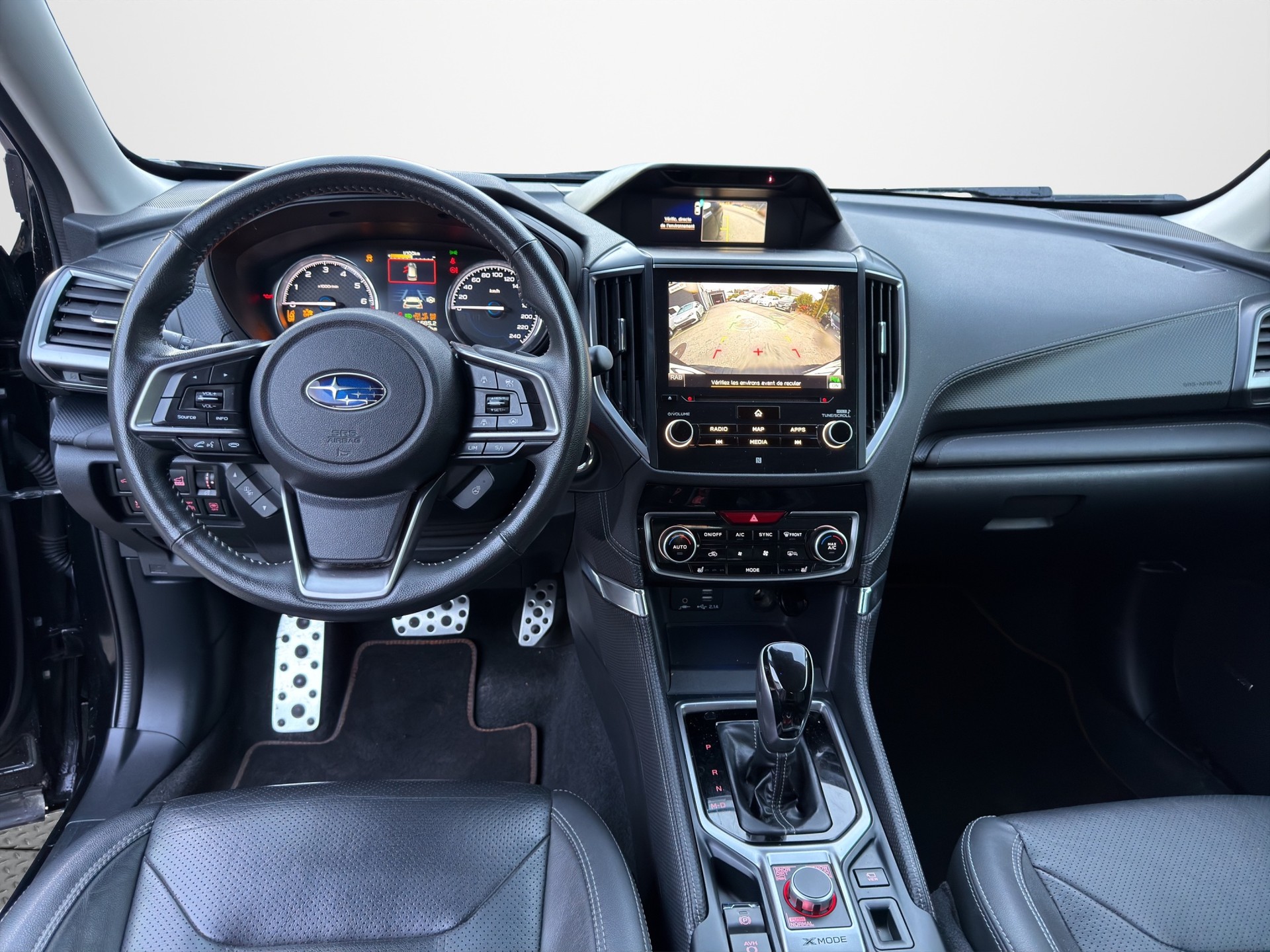 SUBARU Forester 2.0i e-Boxer Luxury Lineartronic-image-11