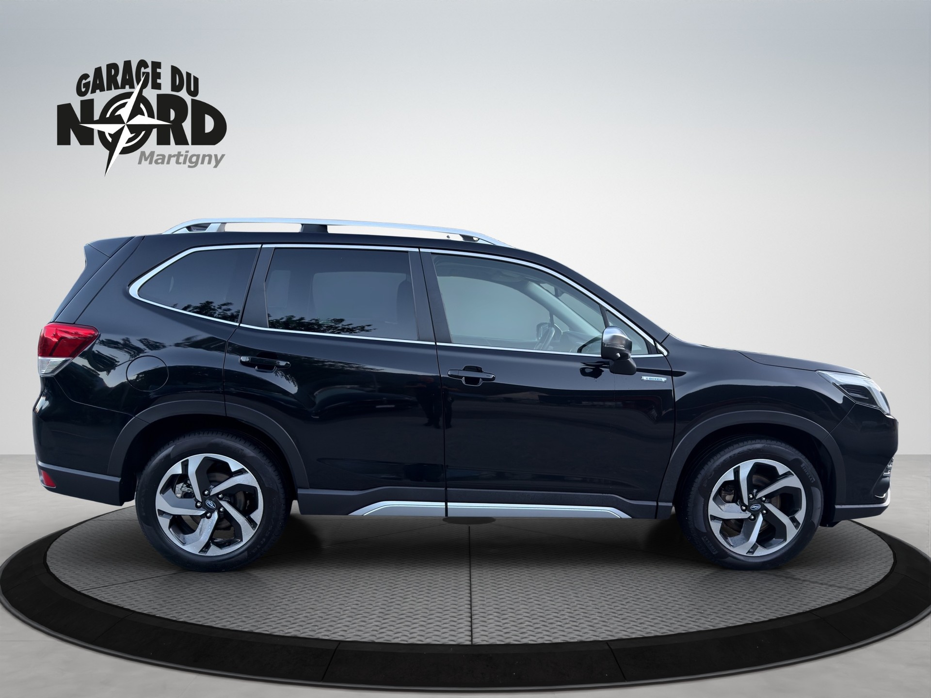 SUBARU Forester 2.0i e-Boxer Luxury Lineartronic-image-6