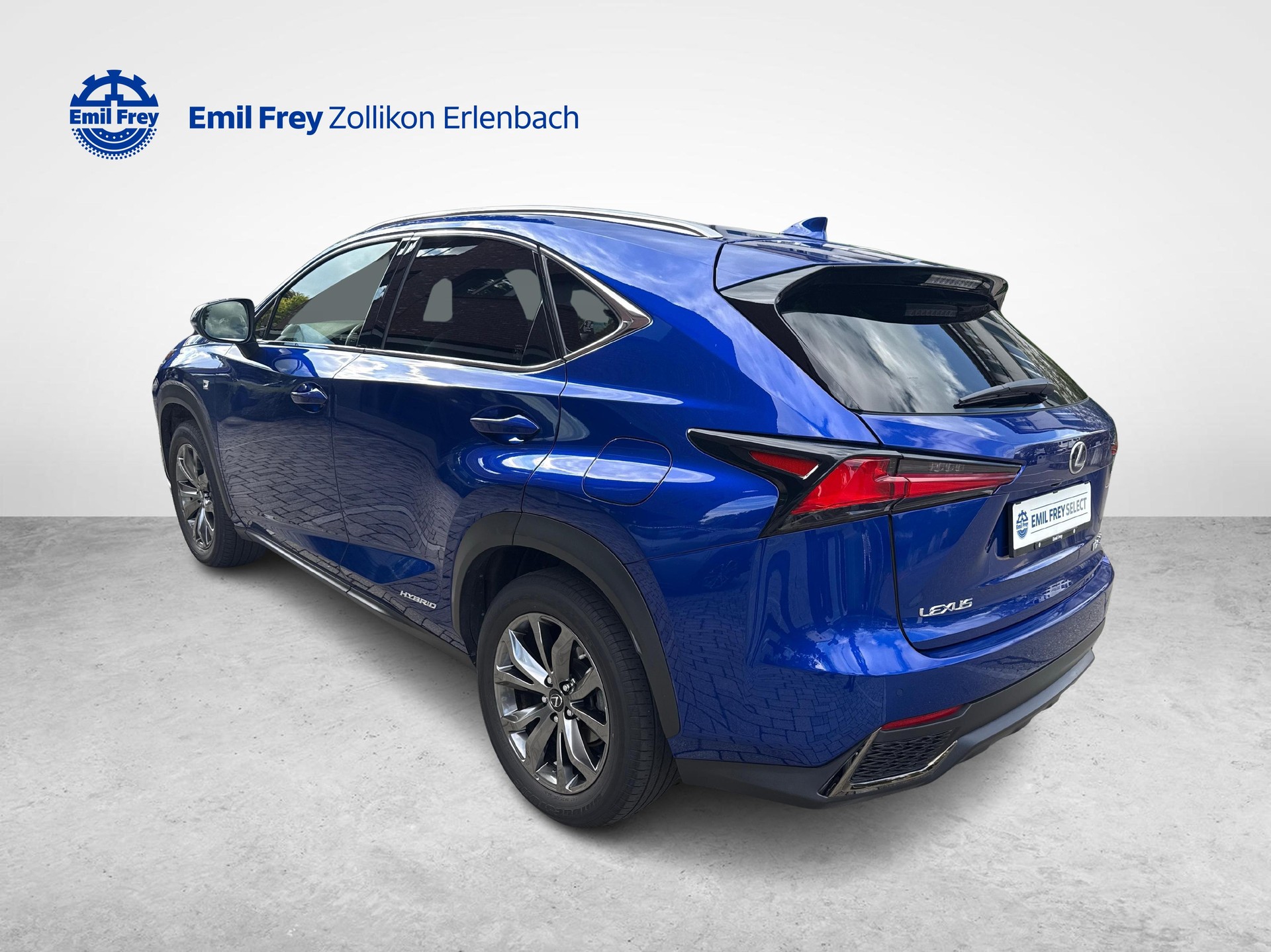 LEXUS NX 300h F-Sport-showroom-element-2