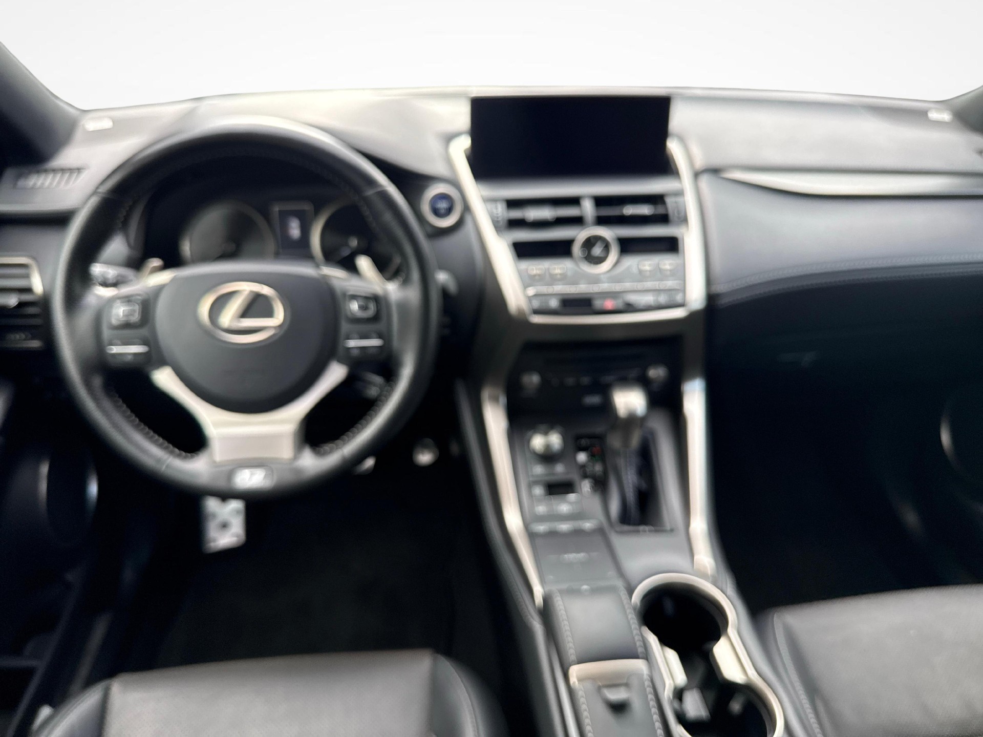 LEXUS NX 300h F-Sport-image-8