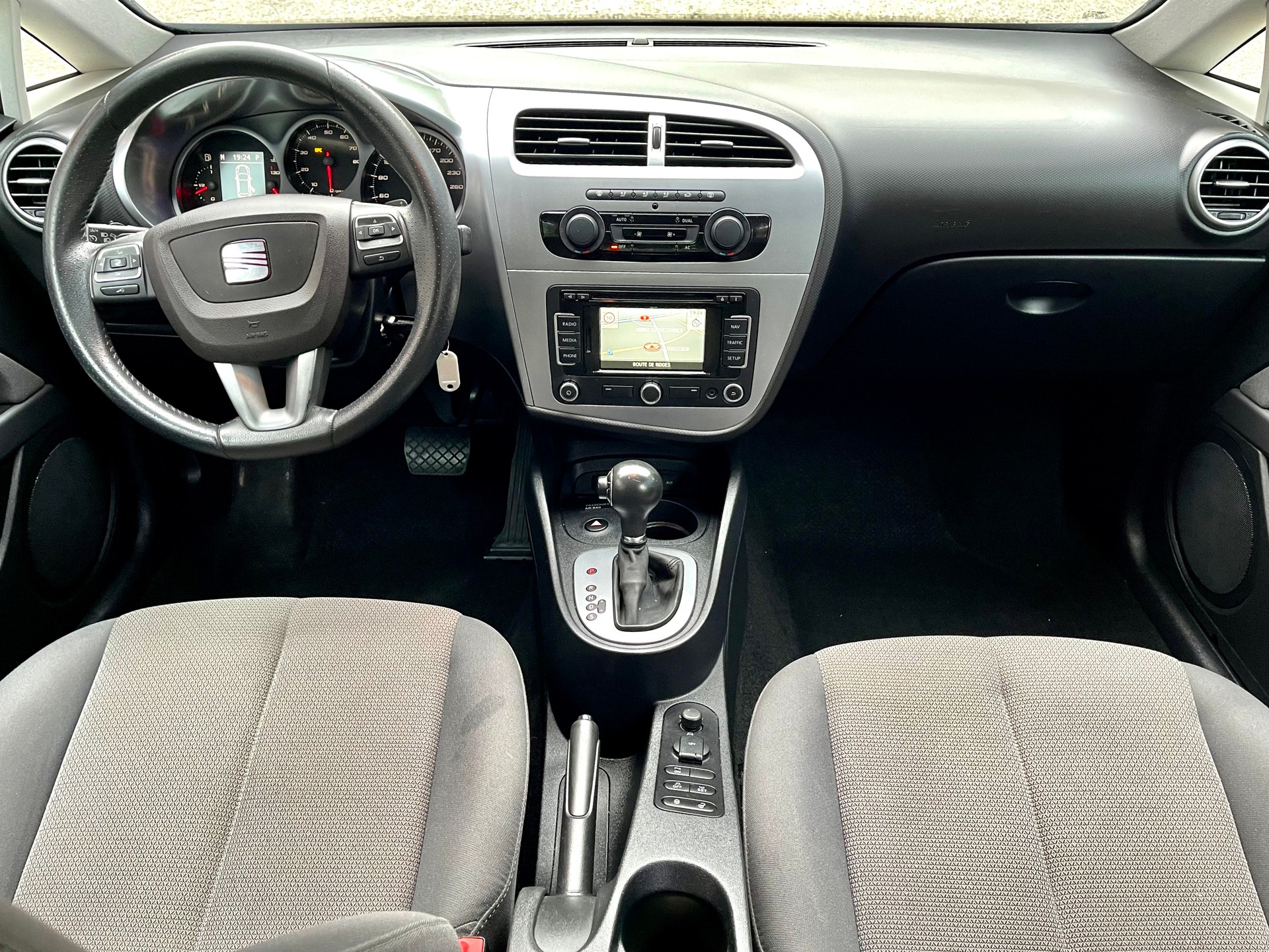 SEAT Leon 1.8 TSI Style DSG-image-1