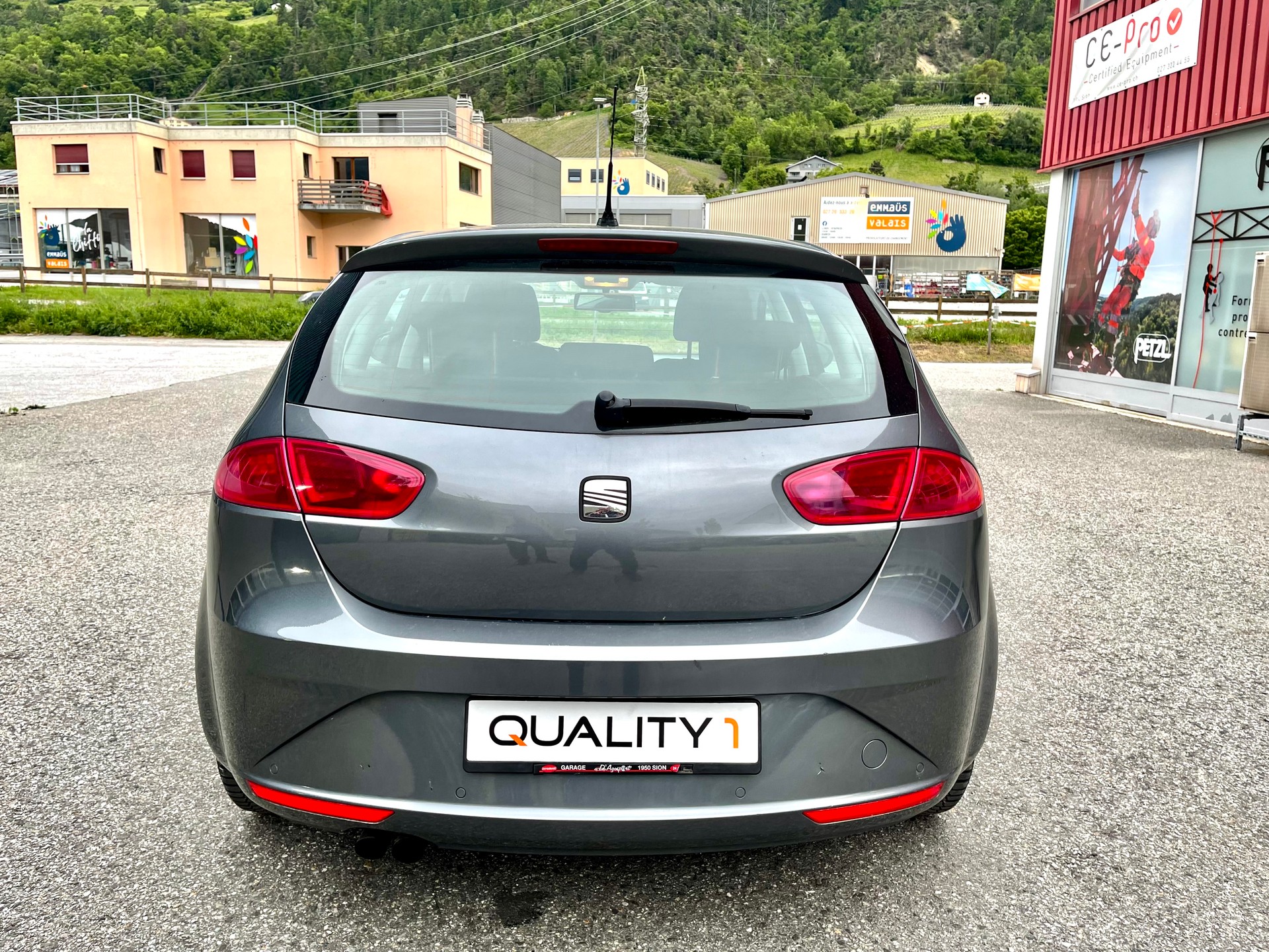 SEAT Leon 1.8 TSI Style DSG-image-2