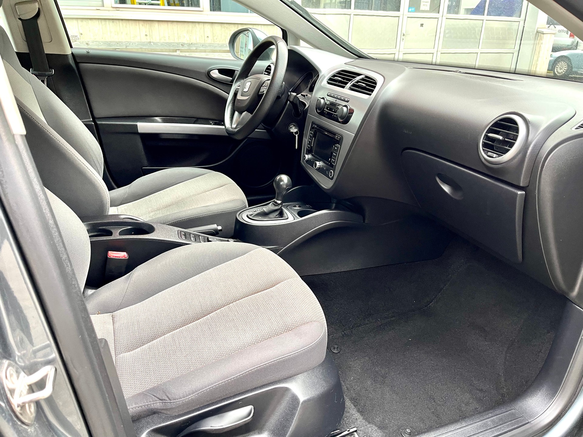 SEAT Leon 1.8 TSI Style DSG-image-14
