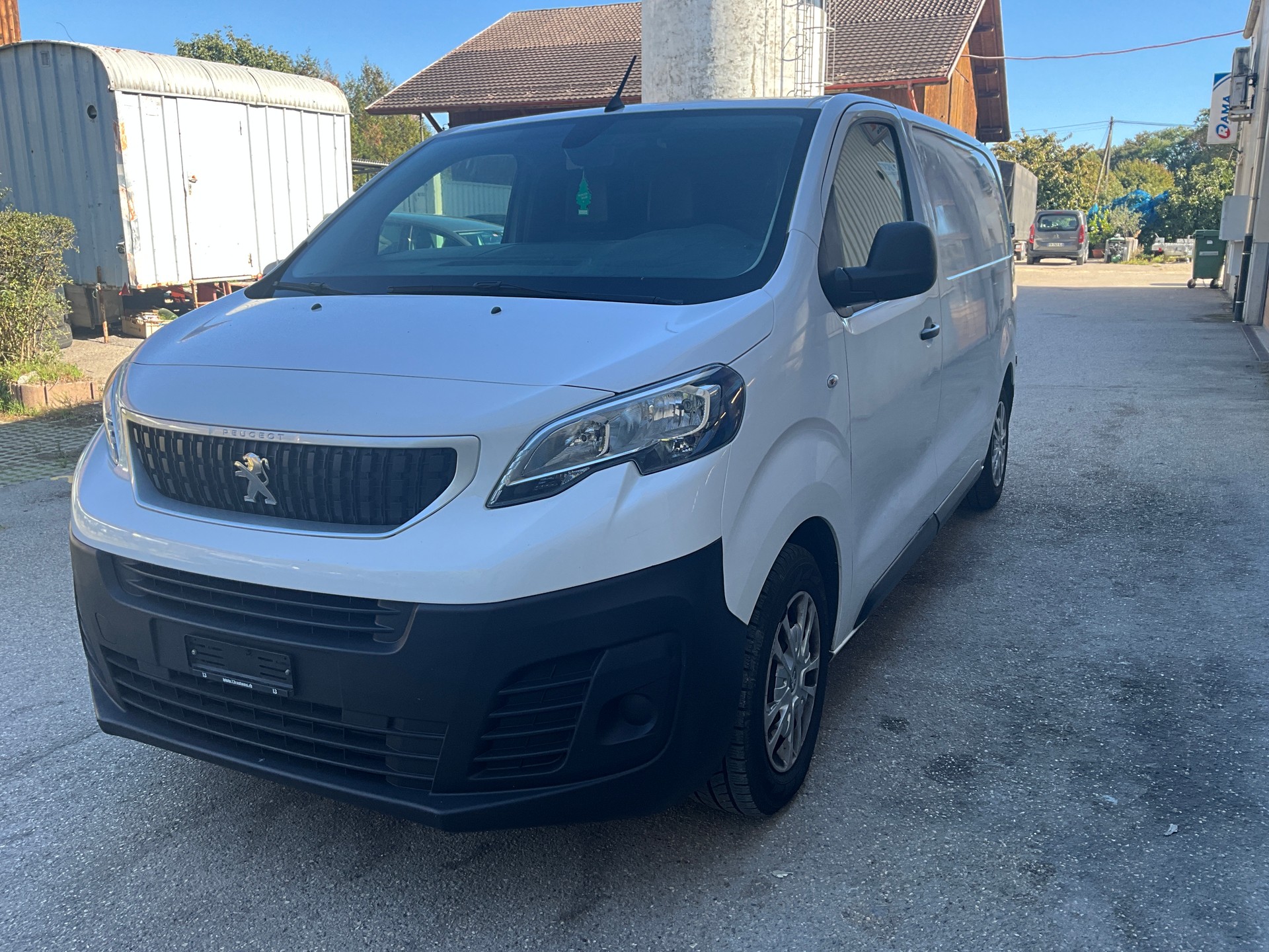 PEUGEOT 1.5 BlueHDi 100 Allure S/S-image-0