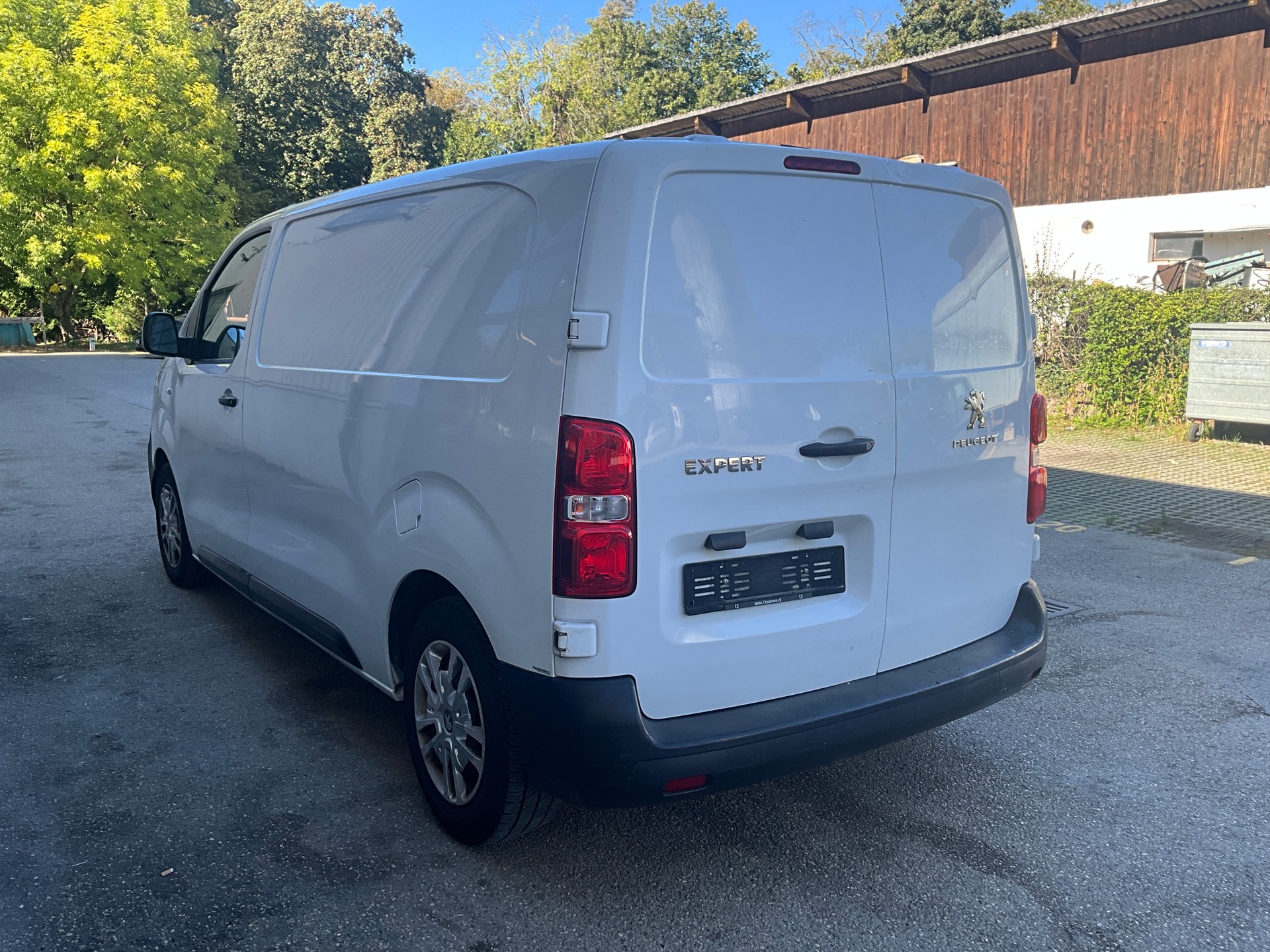 PEUGEOT 1.5 BlueHDi 100 Allure S/S-image-2