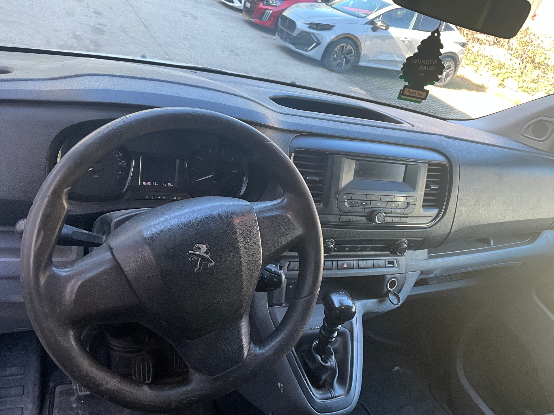PEUGEOT 1.5 BlueHDi 100 Allure S/S-image-1