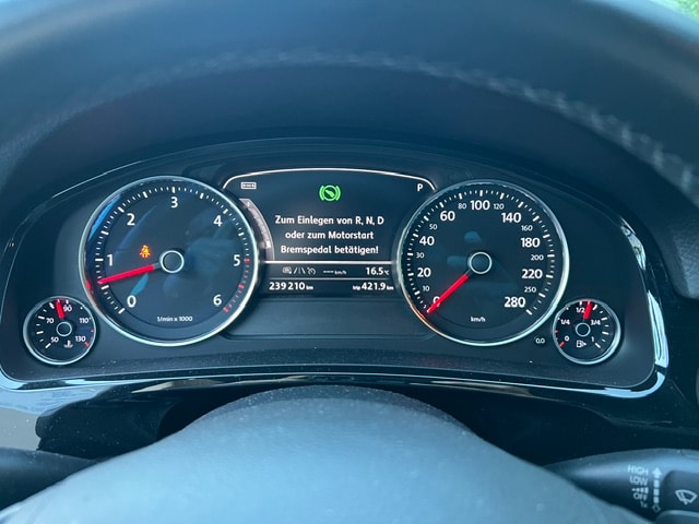 VW Touareg 4.2 TDI Tiptronic-image-13