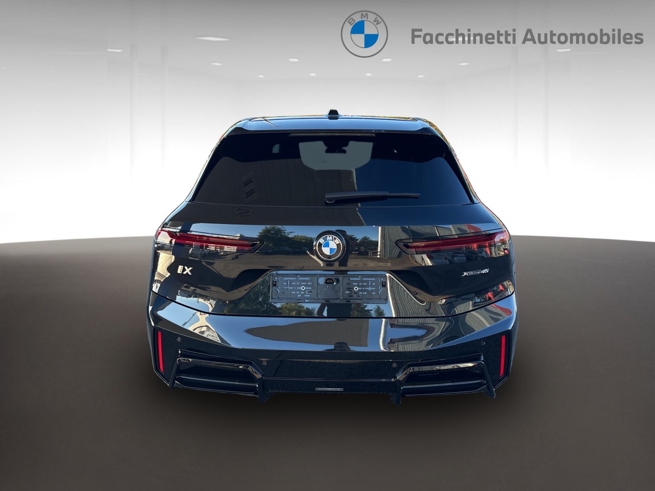 BMW iX xDrive45 M Sport-showroom-element-3