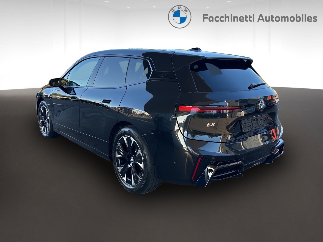 BMW iX xDrive45 M Sport-showroom-element-2
