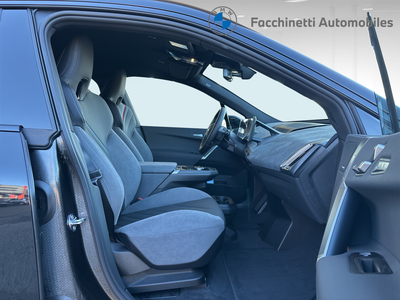 BMW iX xDrive45 M Sport-image-13