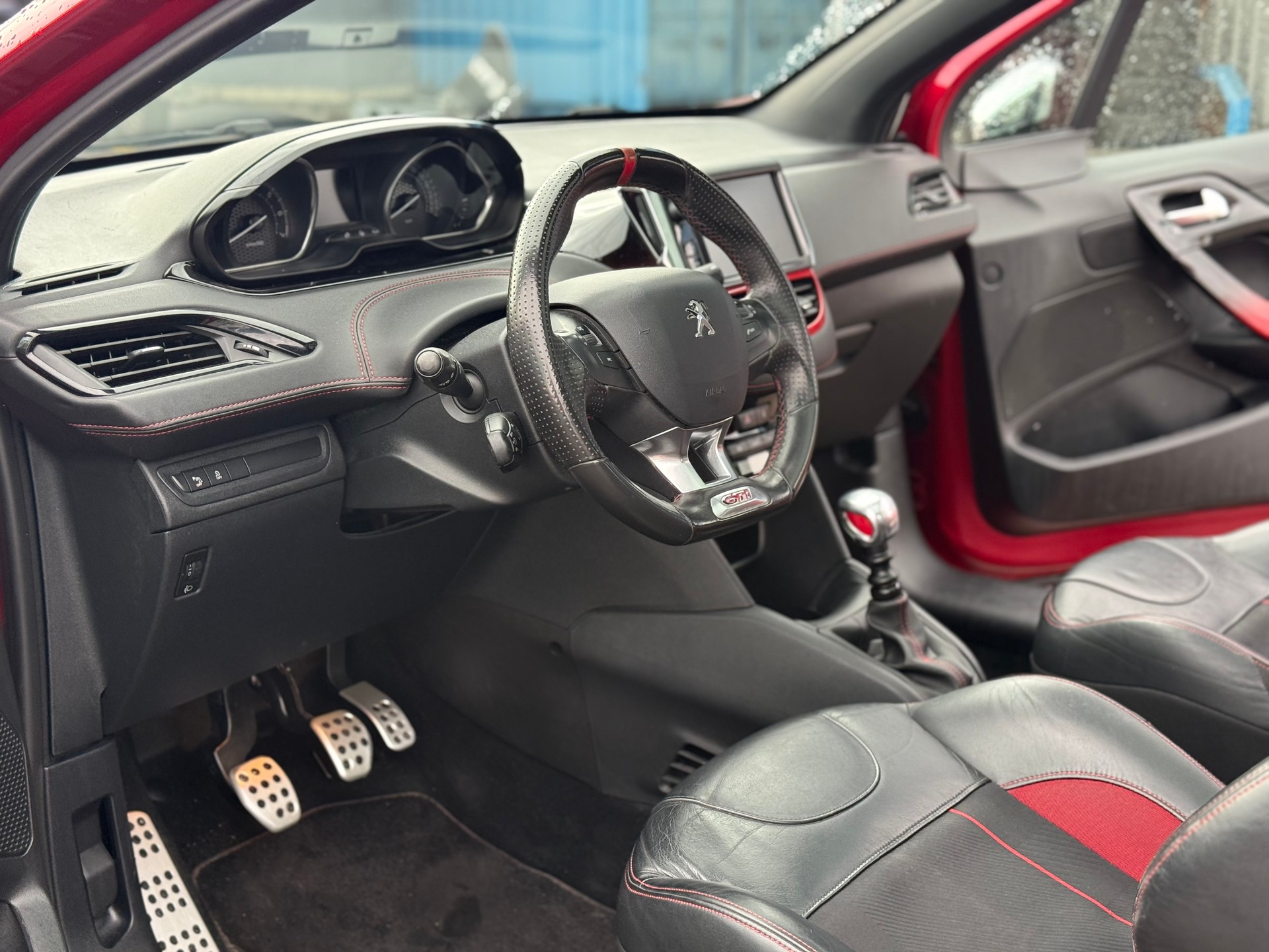 PEUGEOT 208 1.6 Turbo GTi-image-6