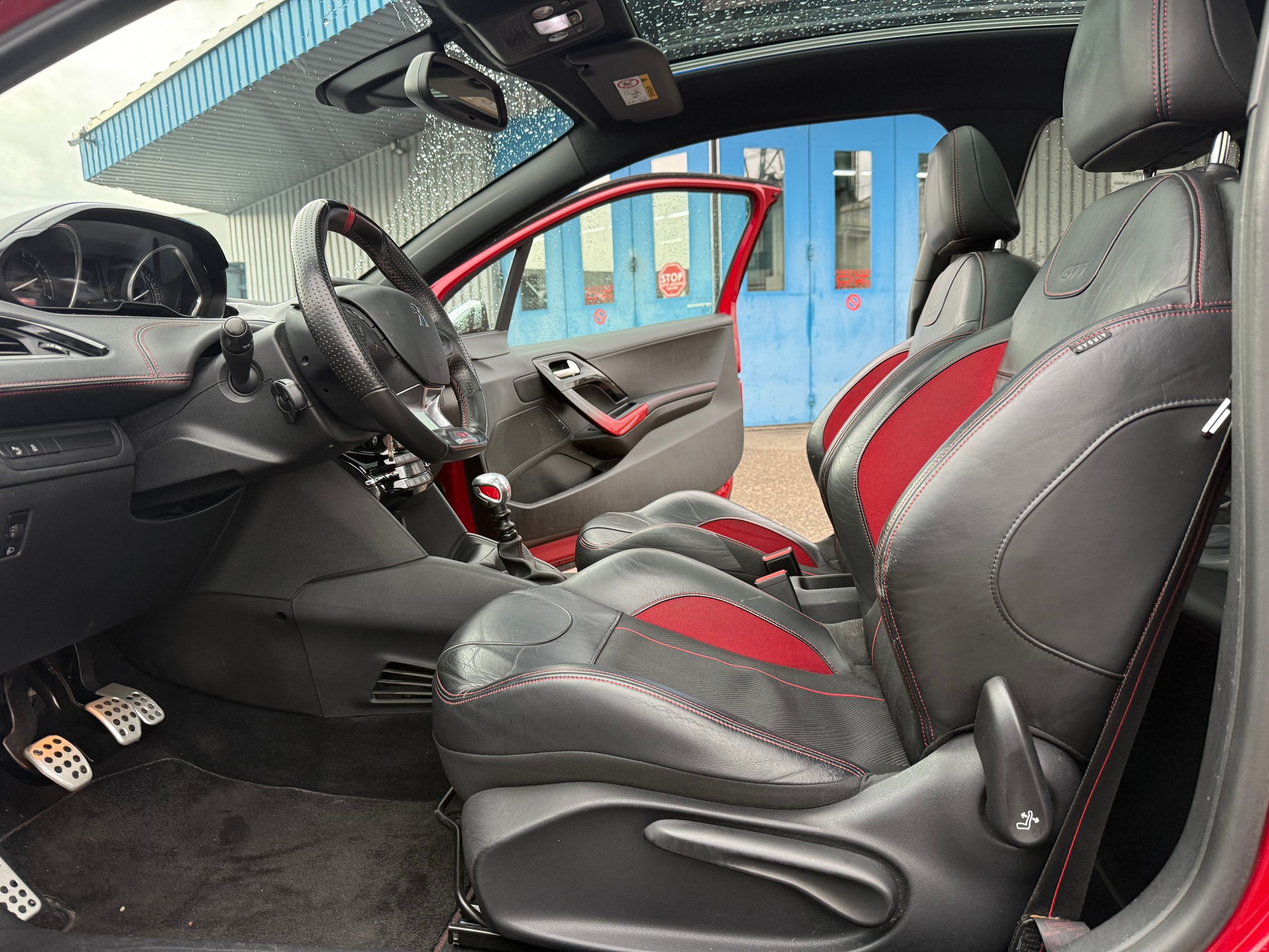 PEUGEOT 208 1.6 Turbo GTi-image-8