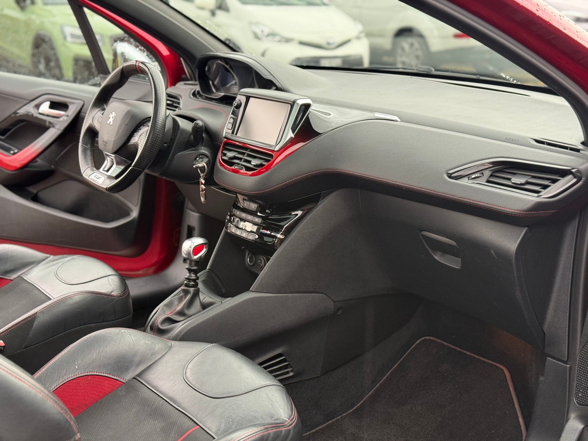 PEUGEOT 208 1.6 Turbo GTi-image-7