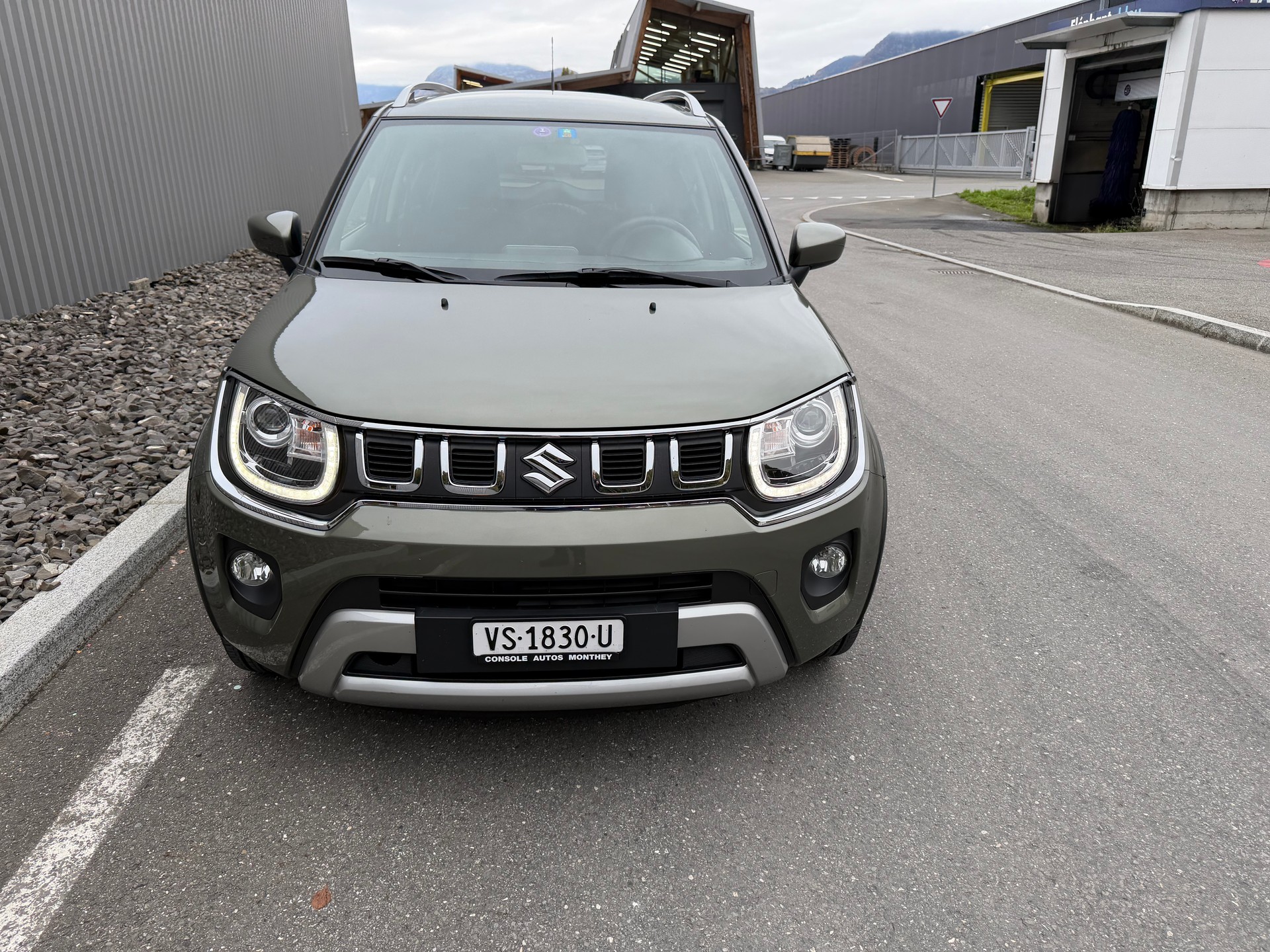 SUZUKI Ignis 1.2i Compact Top Hybrid CVT ÉDITION SUISSE BOITE AUTOMATIQUE-image-4