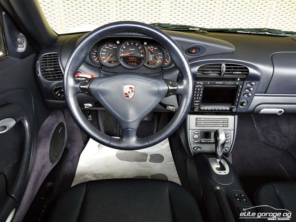 PORSCHE 911 Turbo Cabrio-image-12