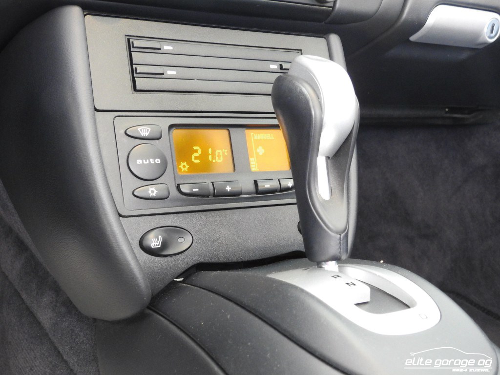 PORSCHE 911 Turbo Cabrio-image-14
