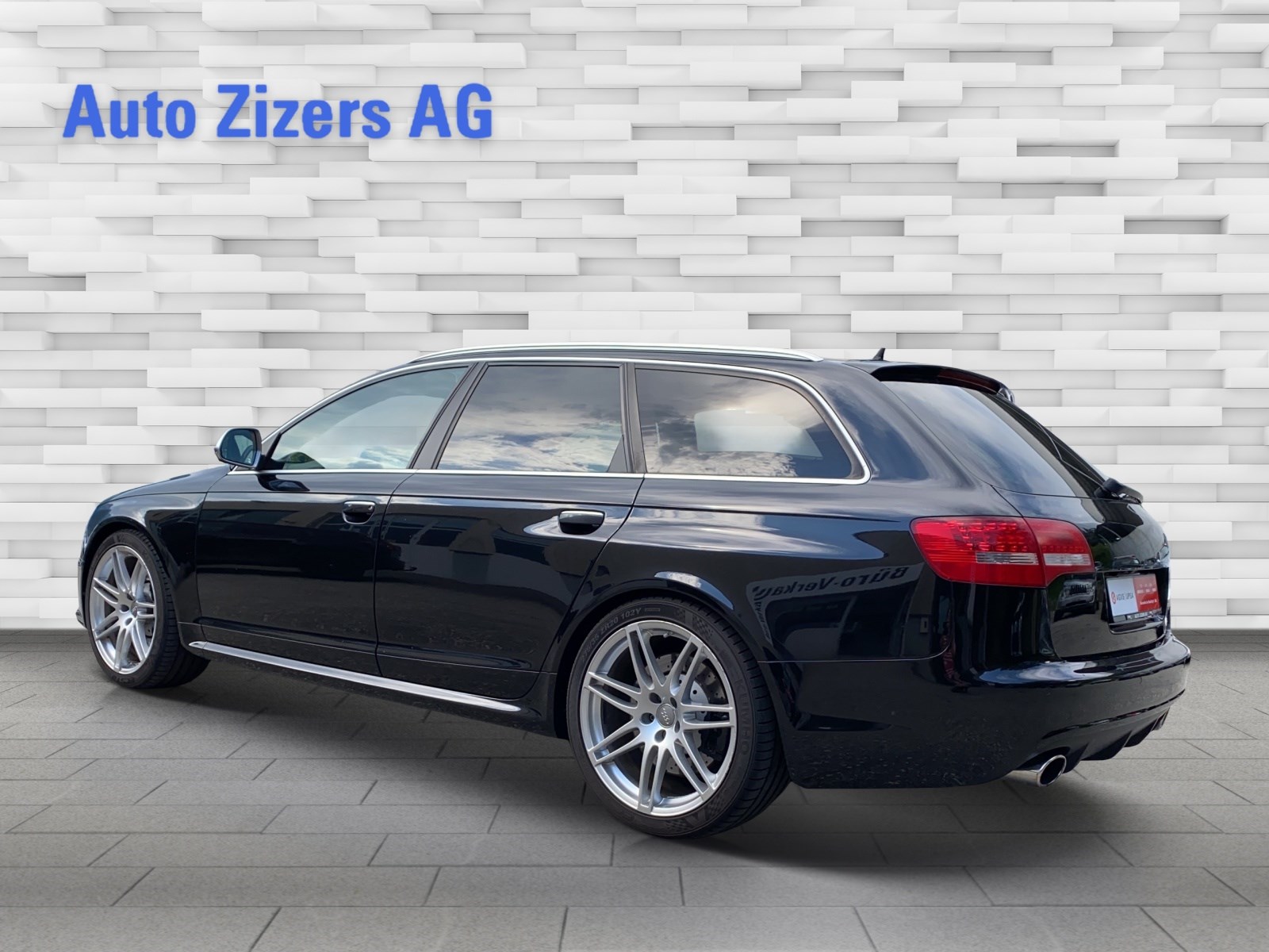 AUDI RS6 Avant 5.0 TFSI V10 quattro tiptronic-image-3