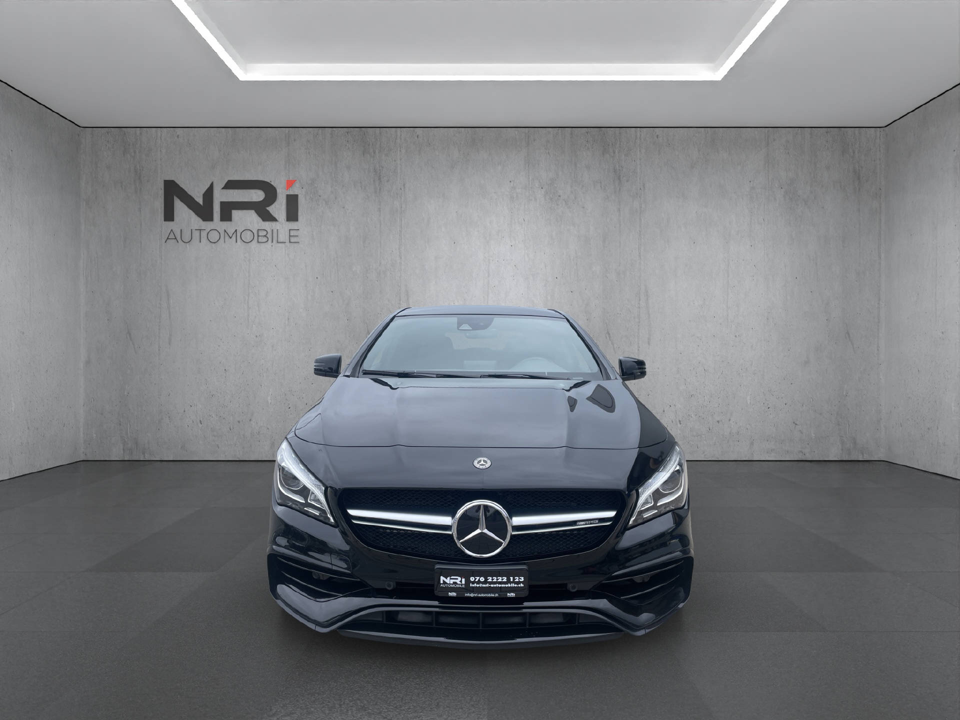 MERCEDES-BENZ CLA 45 AMG 4m-showroom-element-1