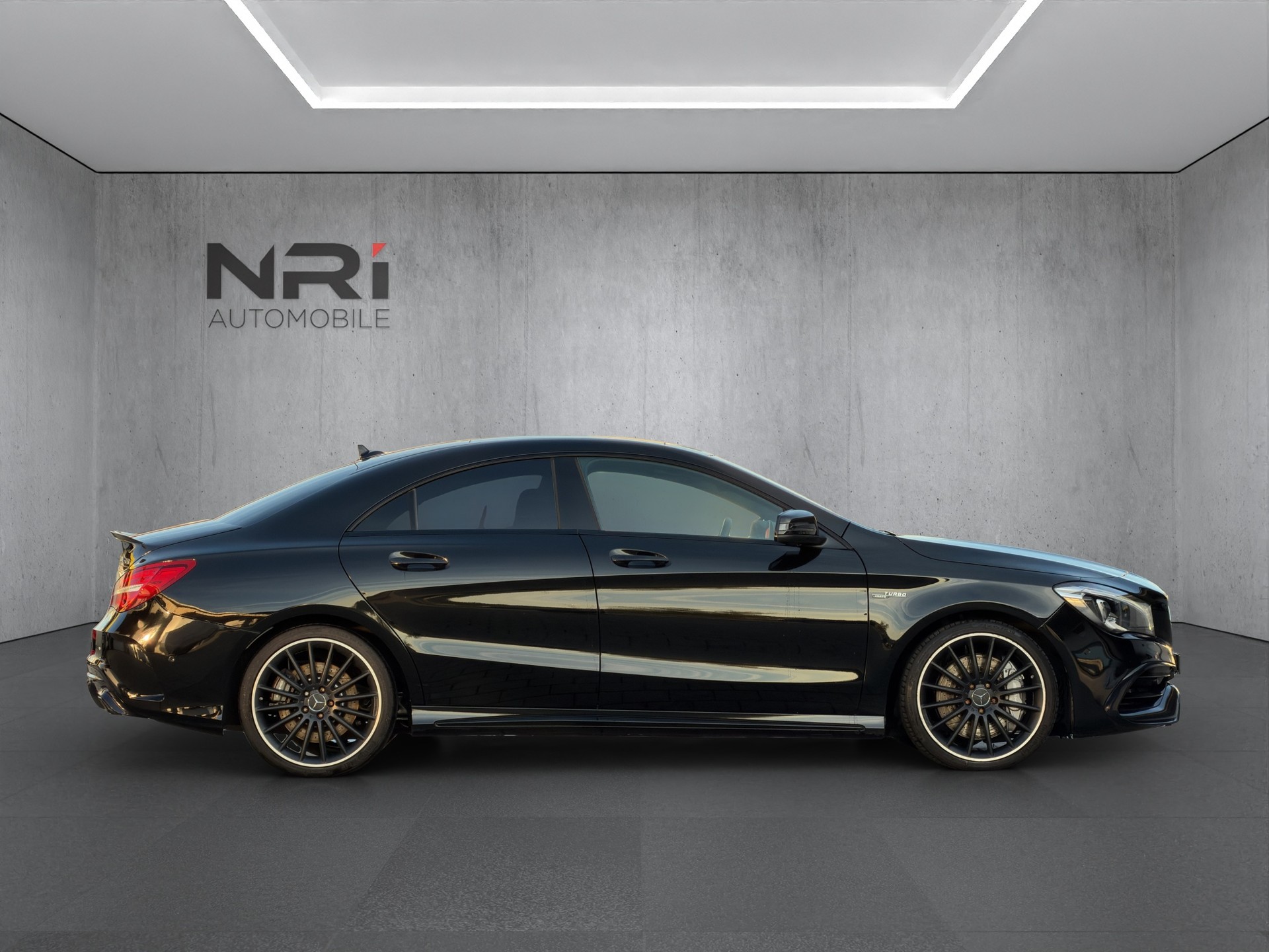 MERCEDES-BENZ CLA 45 AMG 4m-image-3