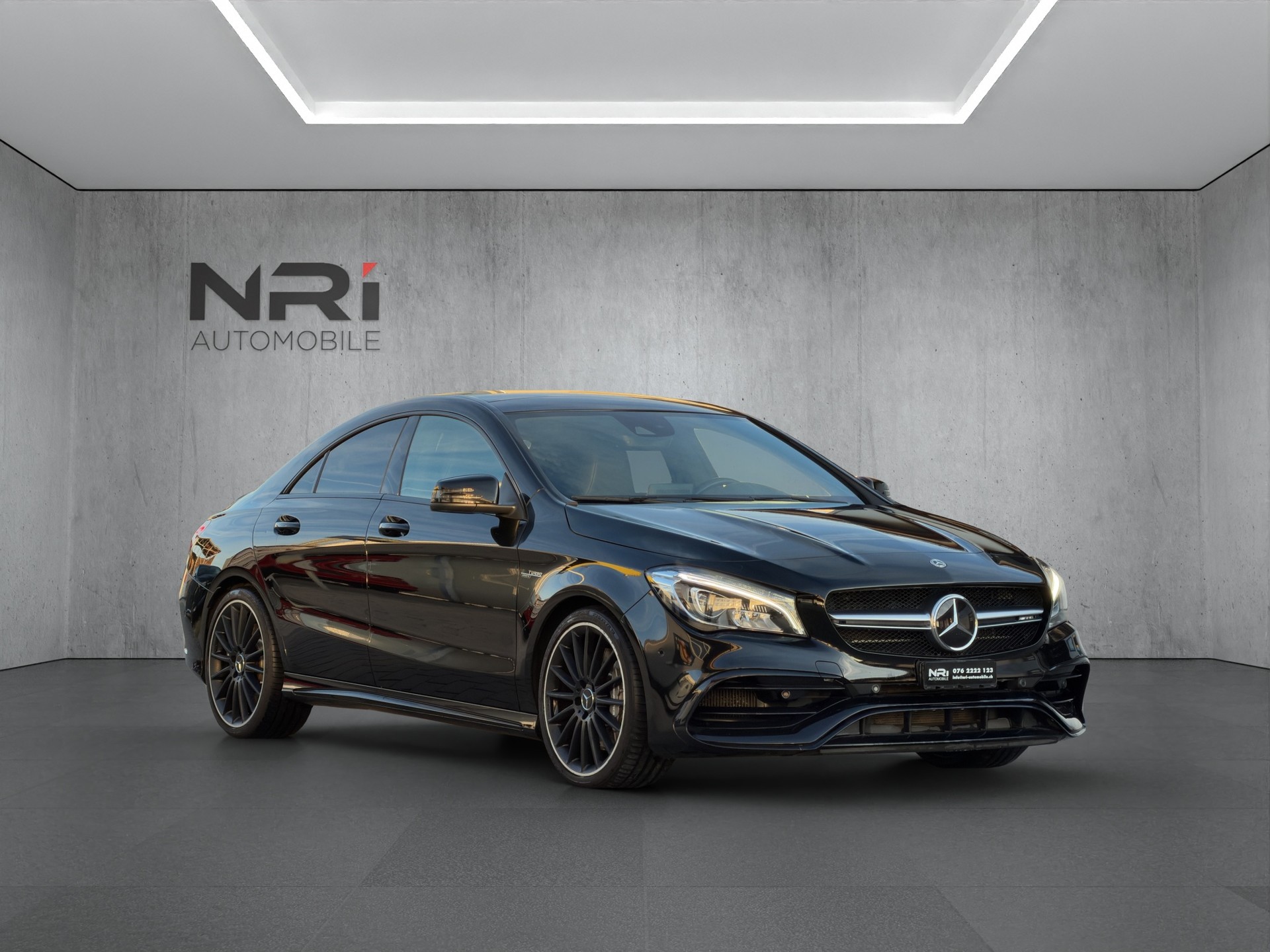 MERCEDES-BENZ CLA 45 AMG 4m-image-2