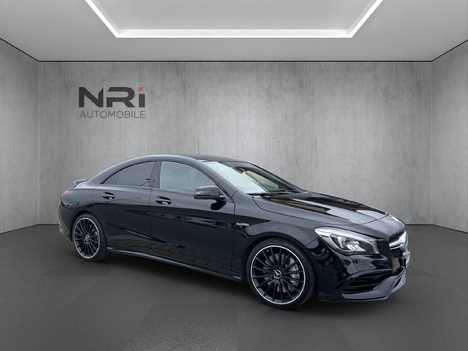 MERCEDES-BENZ CLA 45 AMG 4m-showroom-element-2