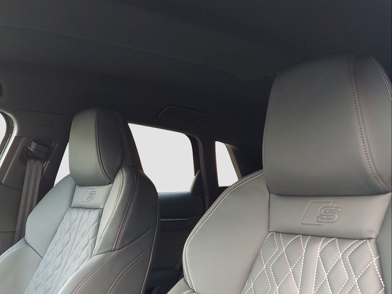 AUDI S3 Sportback 2.0 TFSI quattro-image-4