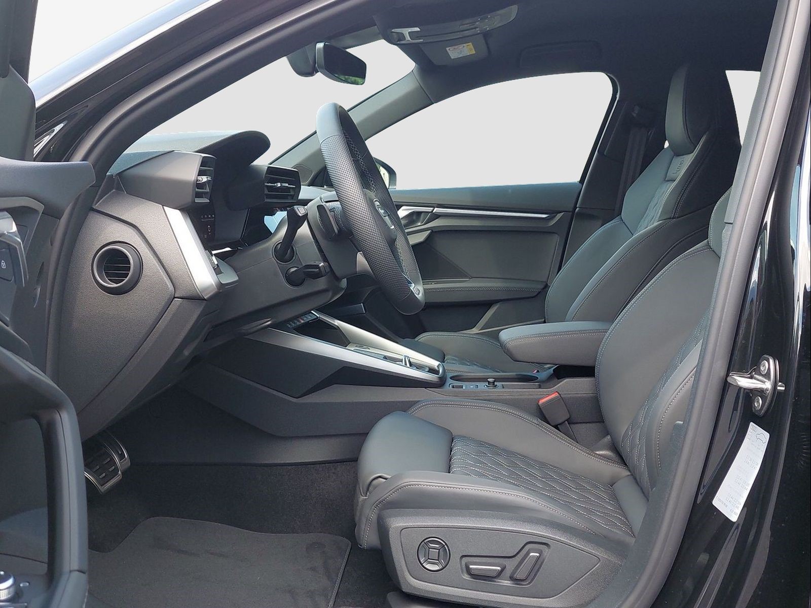 AUDI S3 Sportback 2.0 TFSI quattro-image-1
