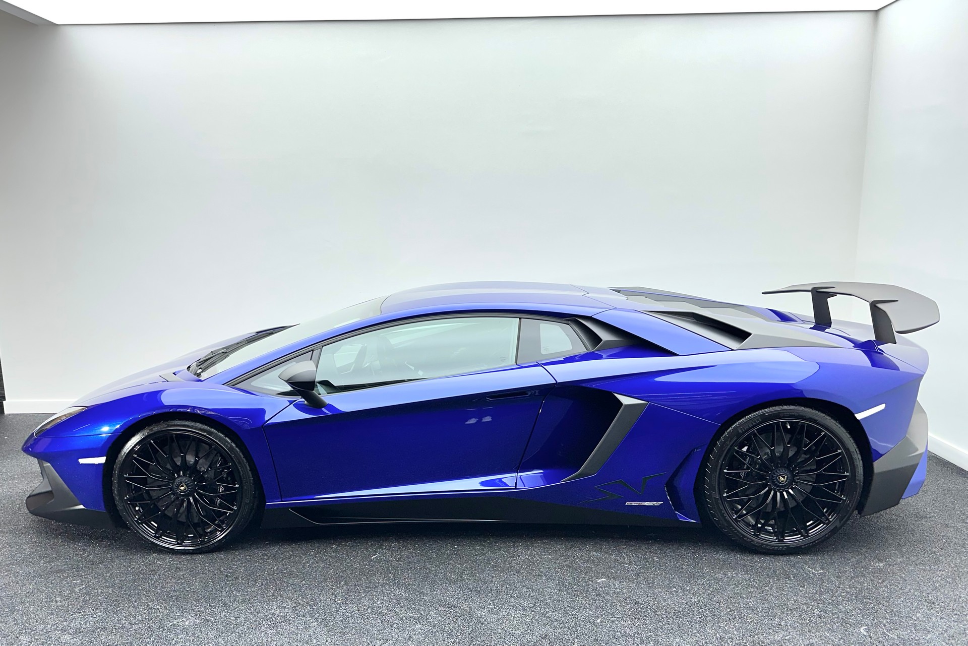 LAMBORGHINI Aventador LP750-4 Superveloce Coupé E-Gear-image-5