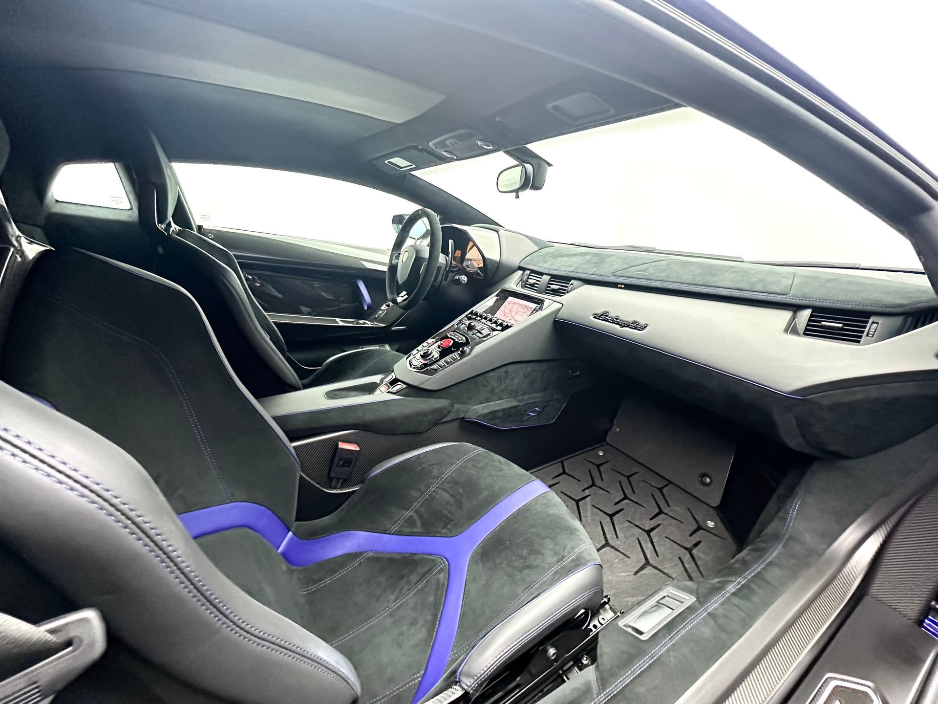 LAMBORGHINI Aventador LP750-4 Superveloce Coupé E-Gear-image-17
