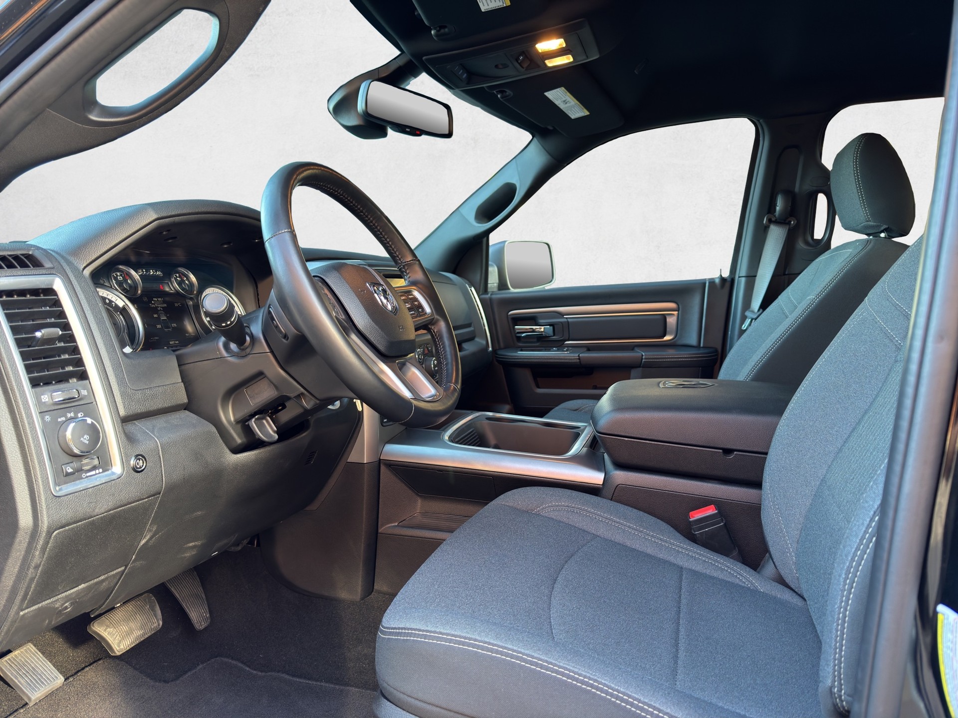 DODGE 5.7 HEMI 1500 Crew Cab Warlock 4x4-image-8