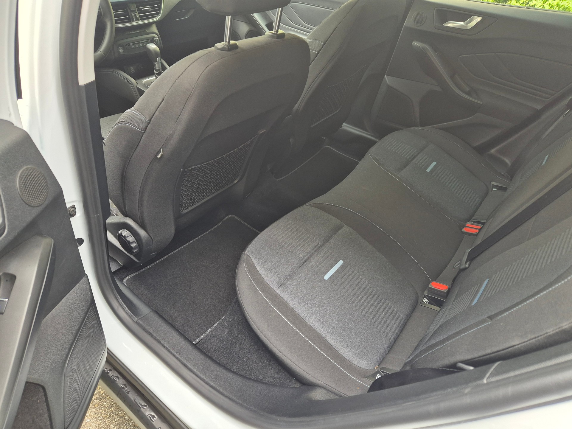 FORD Focus 1.0 MHEV Active X Automatic-image-8