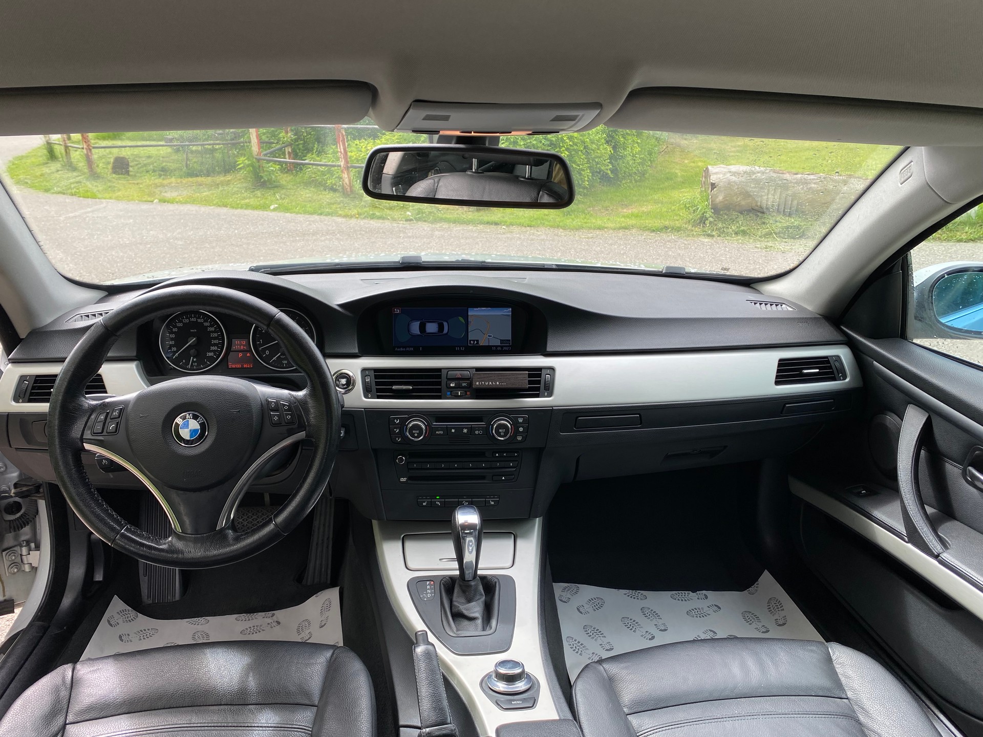 BMW 330i xDrive Coupé-image-9