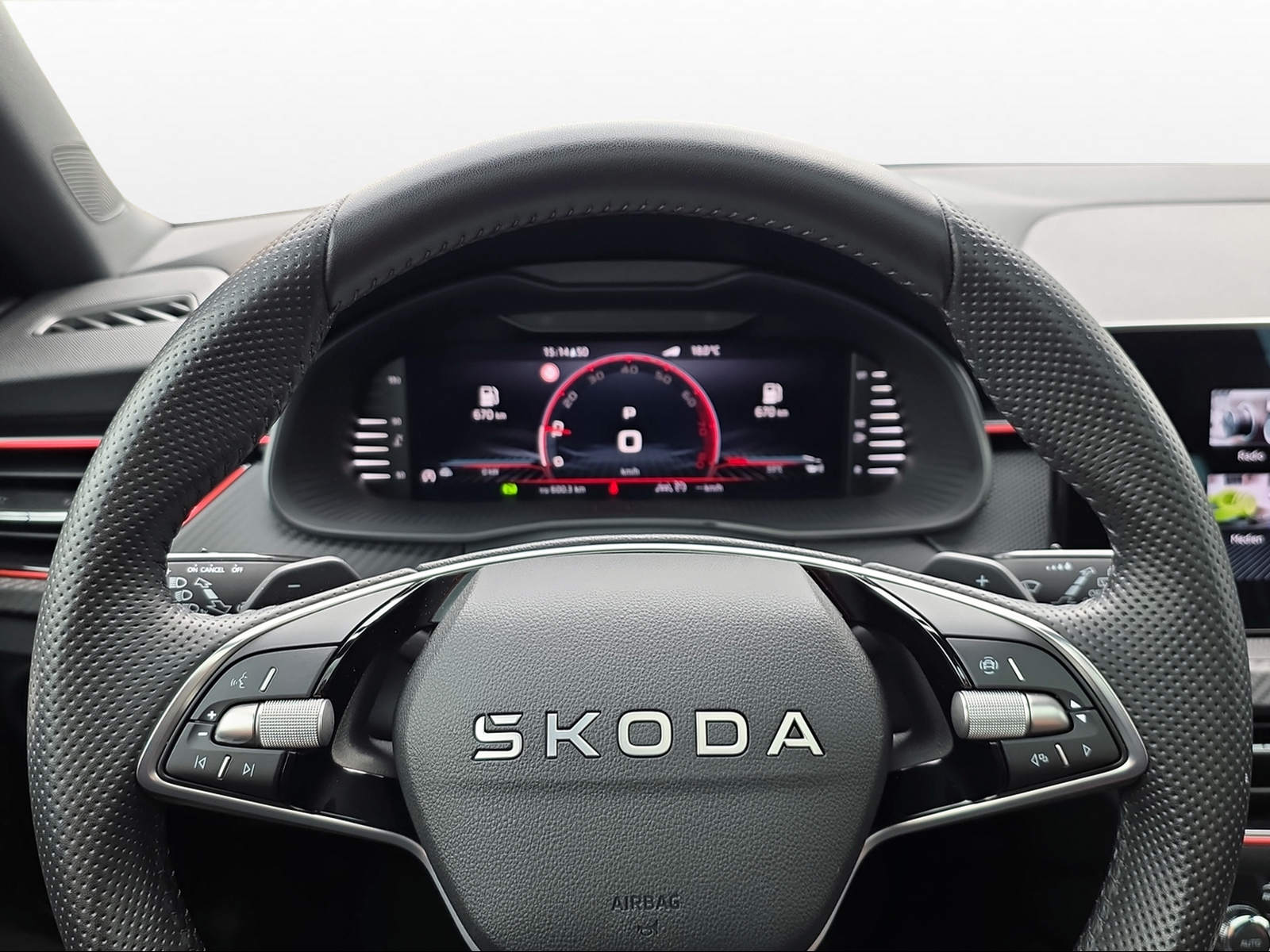 SKODA Kamiq 1.0 TSI Monte Carlo DSG-image-4