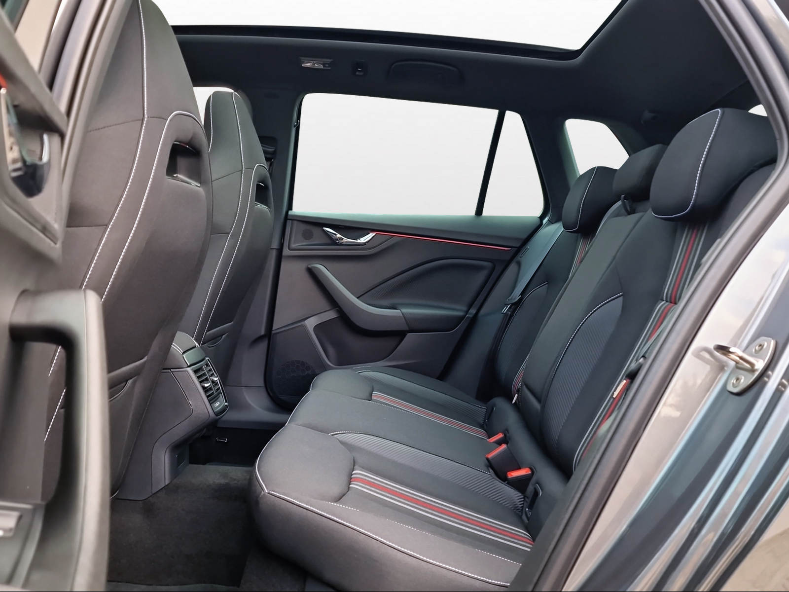 SKODA Kamiq 1.0 TSI Monte Carlo DSG-image-10