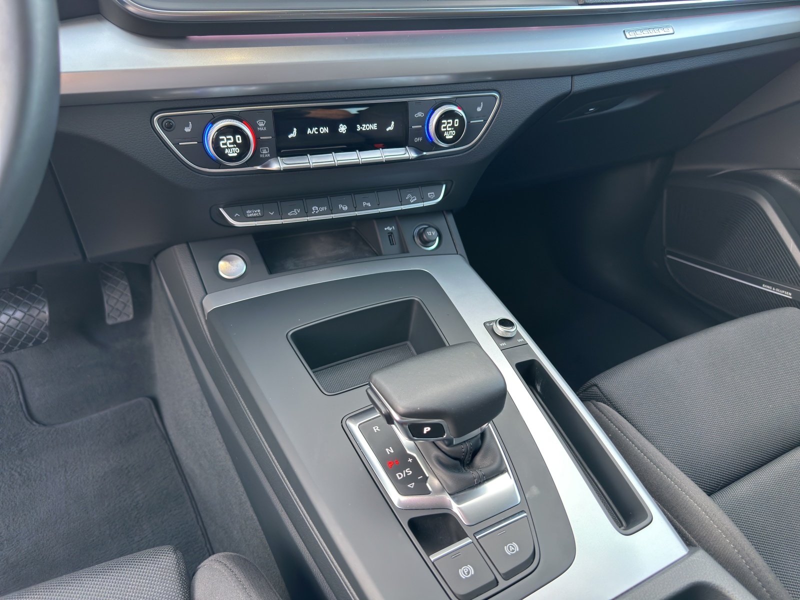 AUDI Q5 50 TFSI e PHEV quattro S-tronic-image-14