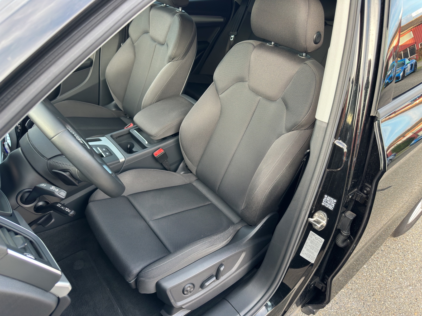 AUDI Q5 50 TFSI e PHEV quattro S-tronic-image-11