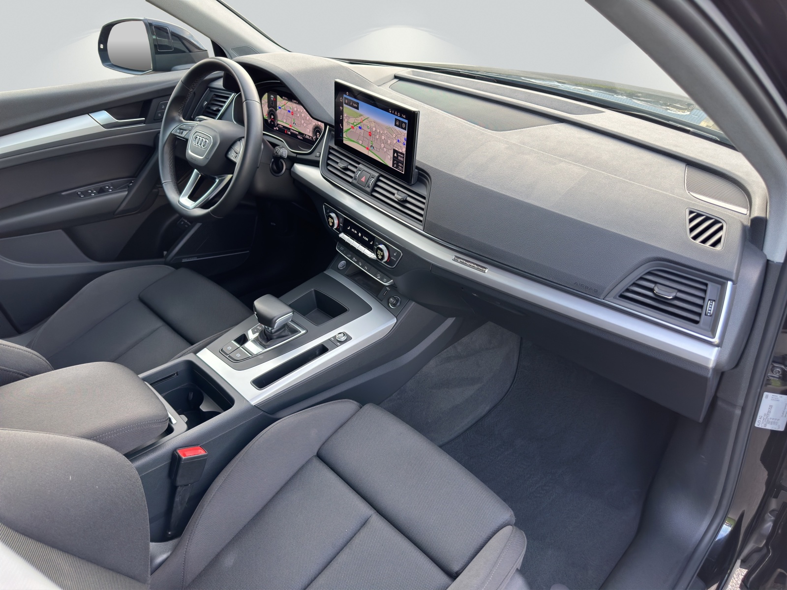 AUDI Q5 50 TFSI e PHEV quattro S-tronic-image-7