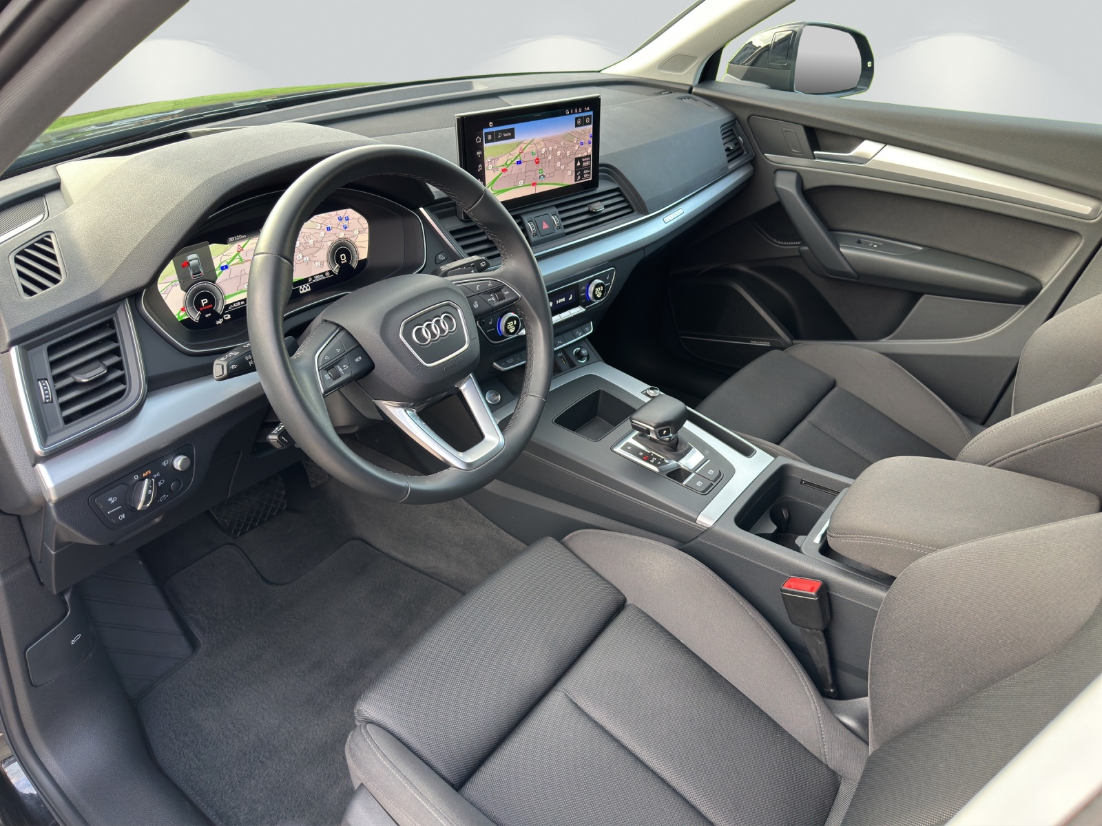 AUDI Q5 50 TFSI e PHEV quattro S-tronic-image-4